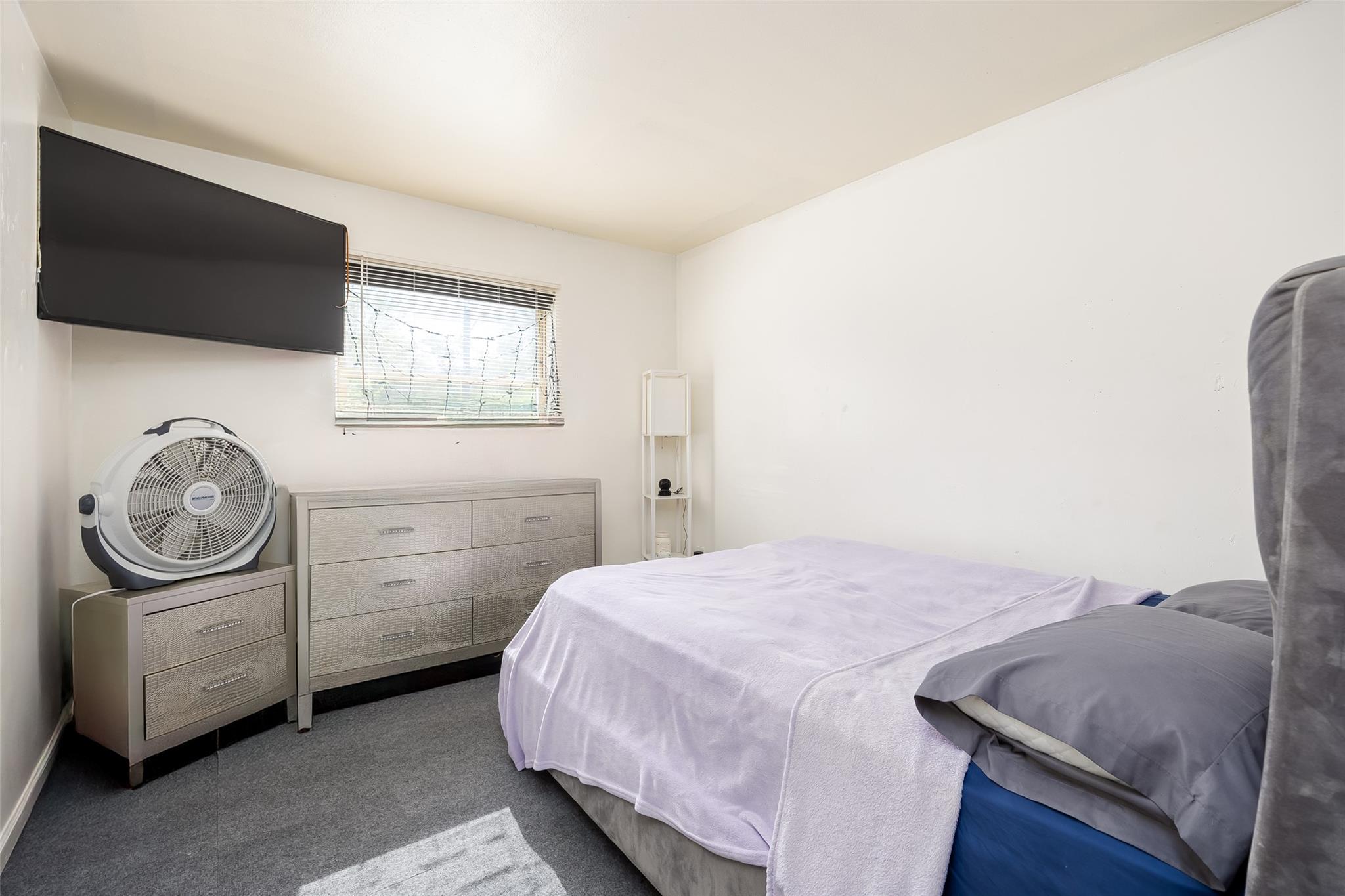 6 Gordon Avenue, Medford, NY 11763