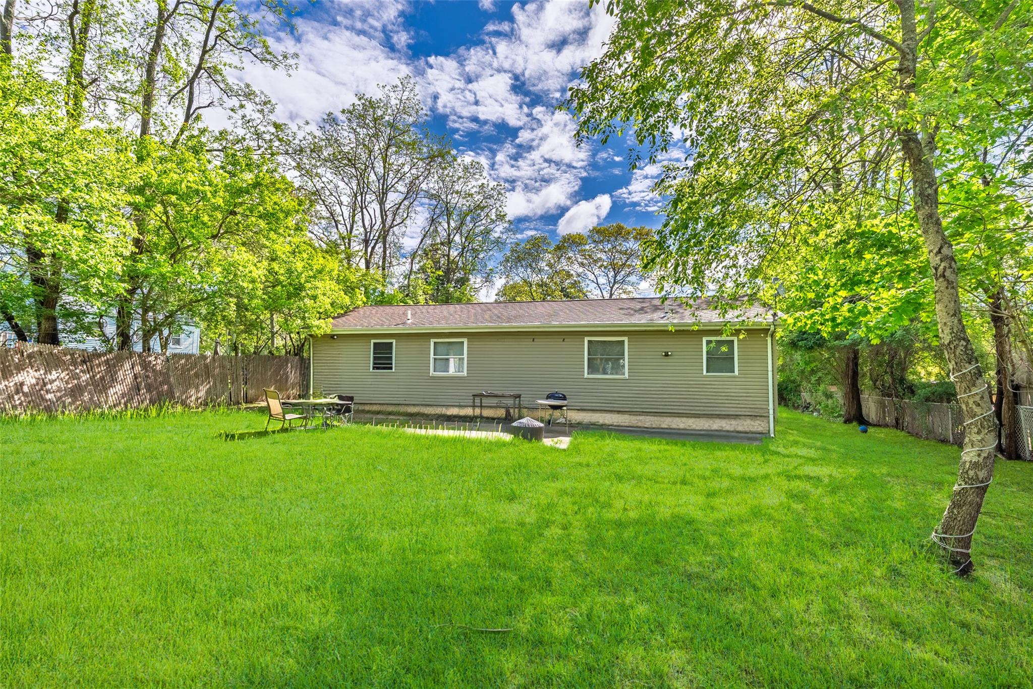 6 Gordon Avenue, Medford, NY 11763