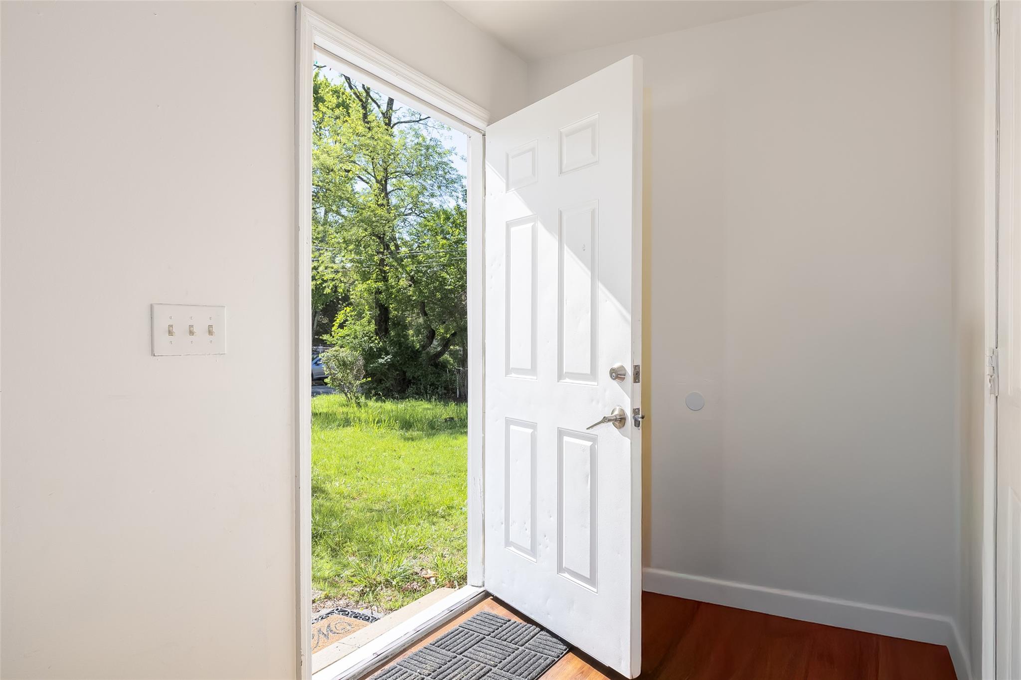 6 Gordon Avenue, Medford, NY 11763