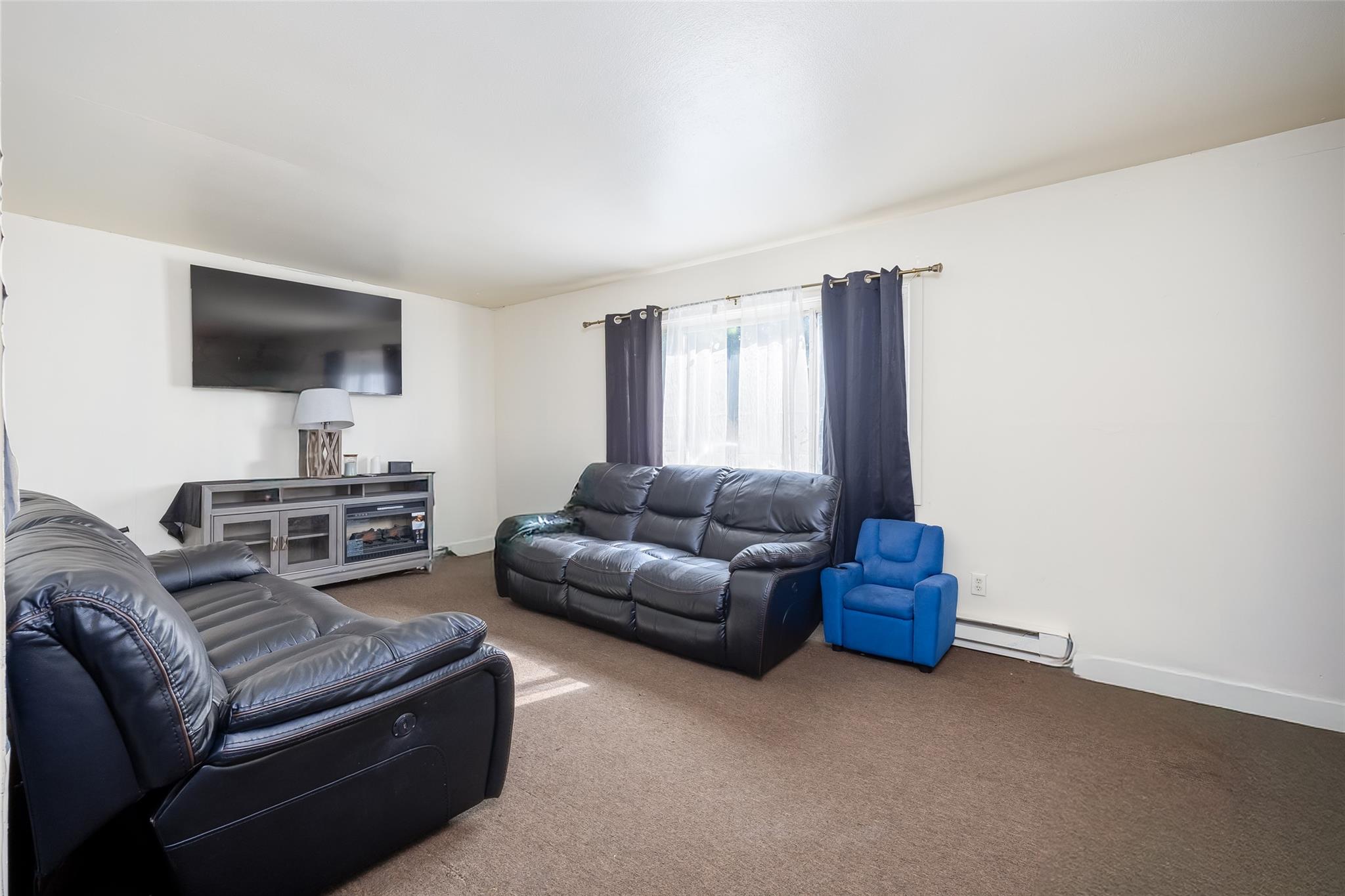 6 Gordon Avenue, Medford, NY 11763