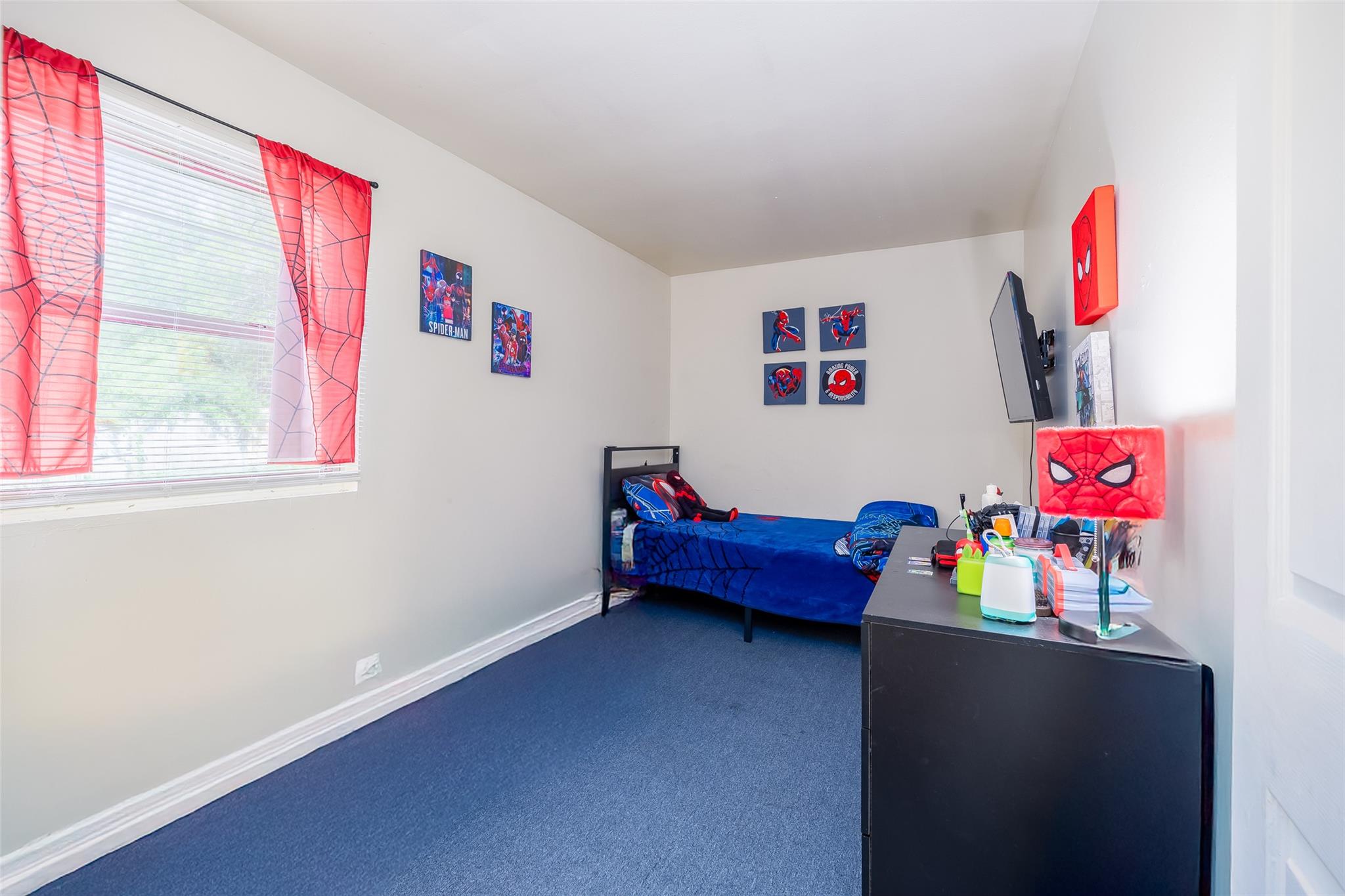 6 Gordon Avenue, Medford, NY 11763