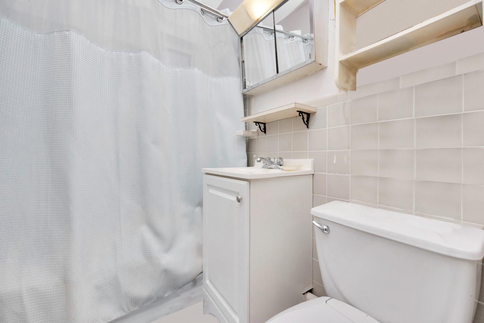 227-09 Hillside Avenue # 5-17 DUPLEX, Bellerose Manor, NY 11427