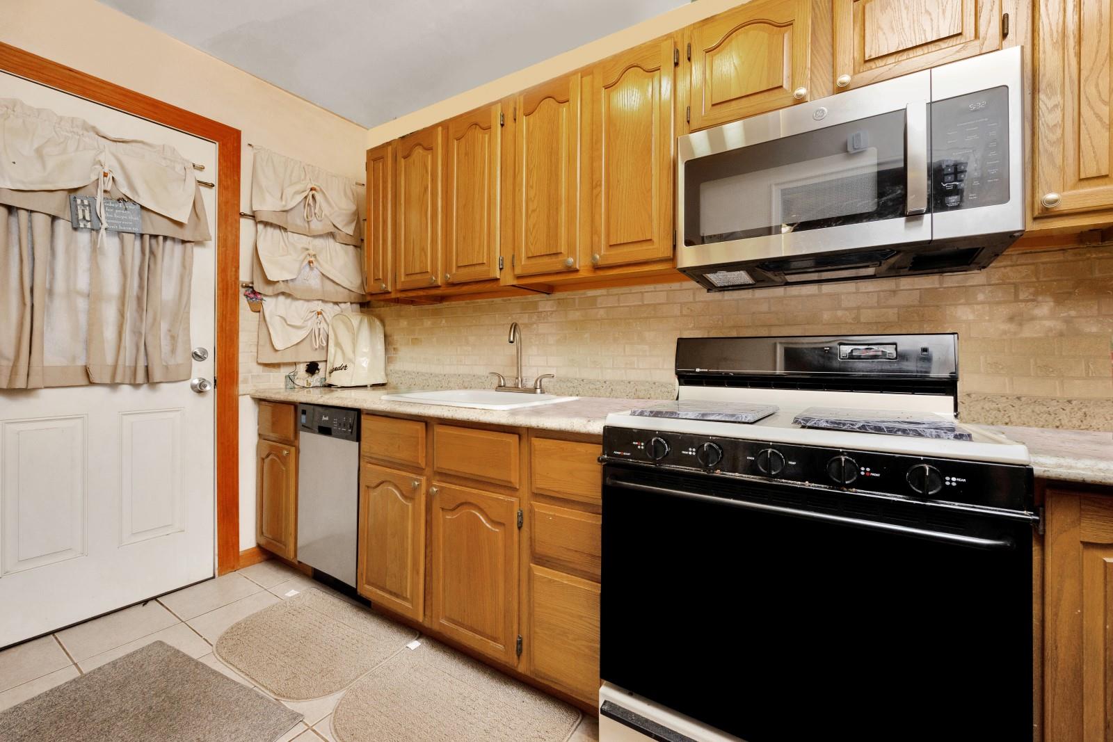 227-09 Hillside Avenue # 5-17 DUPLEX, Bellerose Manor, NY 11427