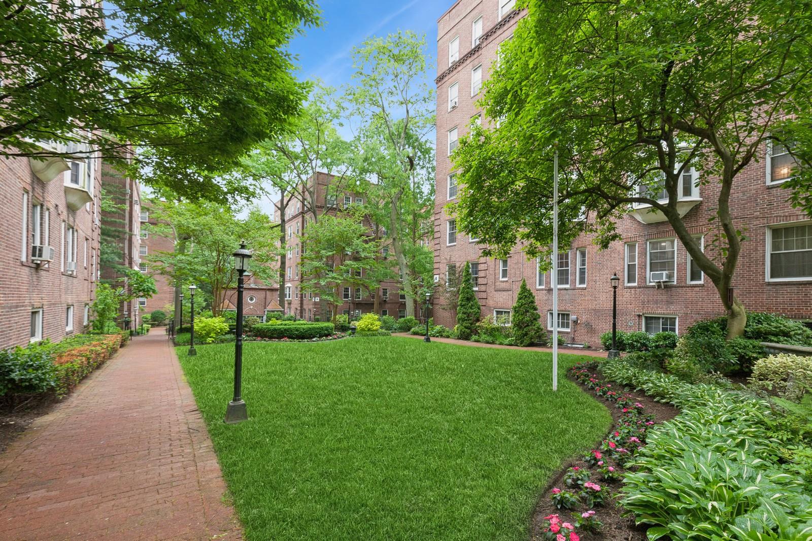 117-01 park lane south # C 1F, Kew Gardens, NY 11418