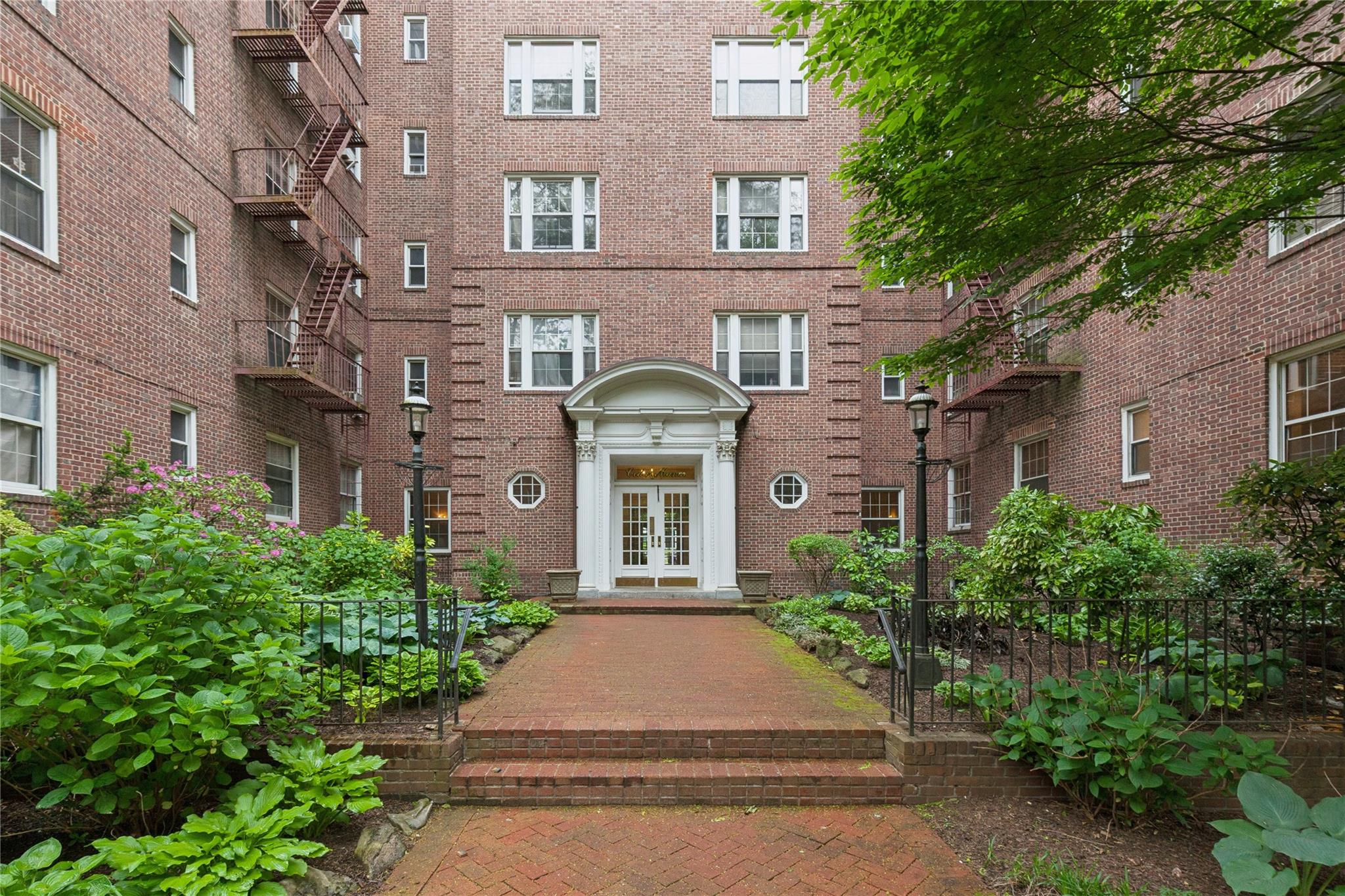 117-01 park lane south # C 1F, Kew Gardens, NY 11418