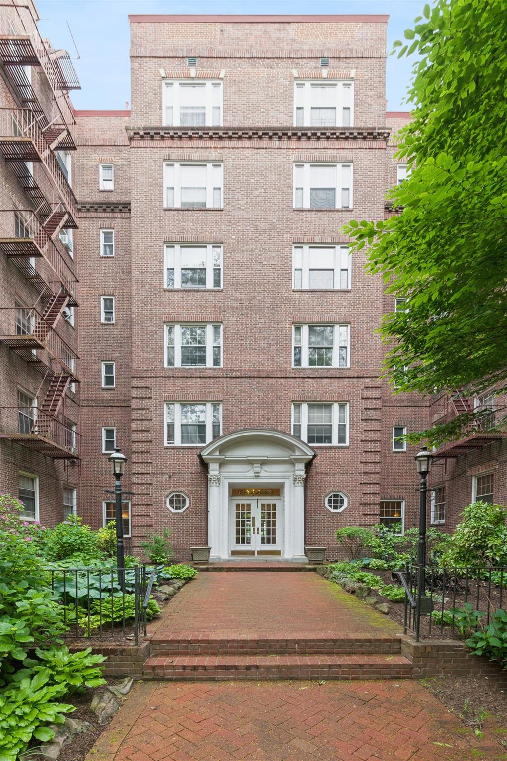 117-01 park lane south # C 1F, Kew Gardens, NY 11418