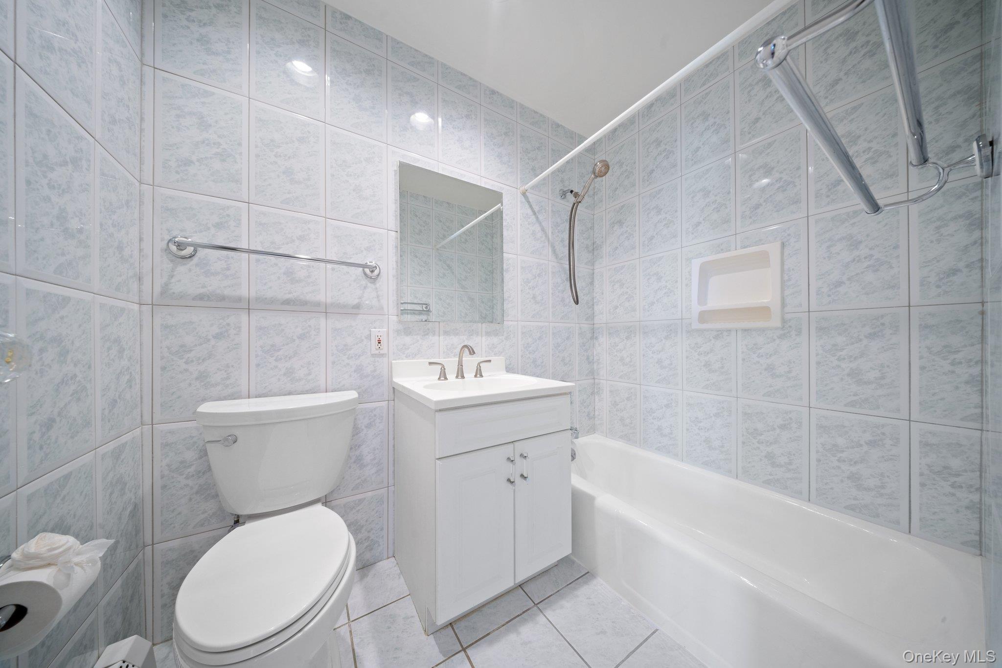 90 S Park Avenue # C7, Rockville Centre, NY 11570