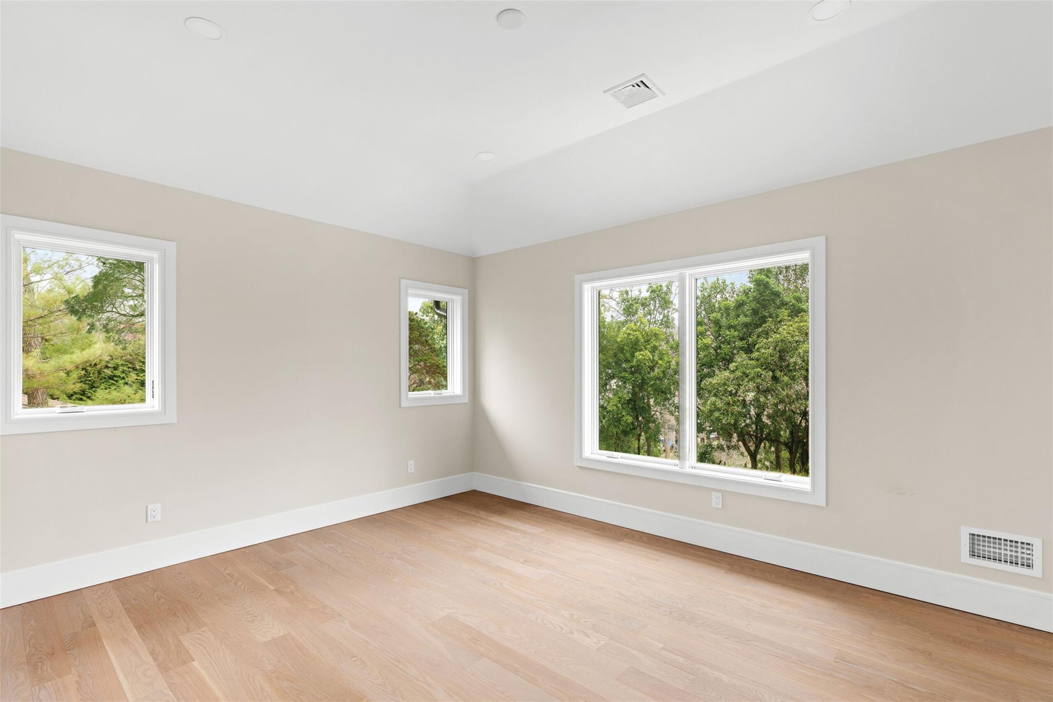 26 Pine Tree Road, Southampton, NY 11968