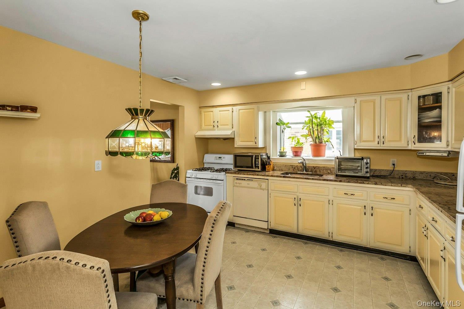 171 Westside Avenue, Freeport, NY 11520