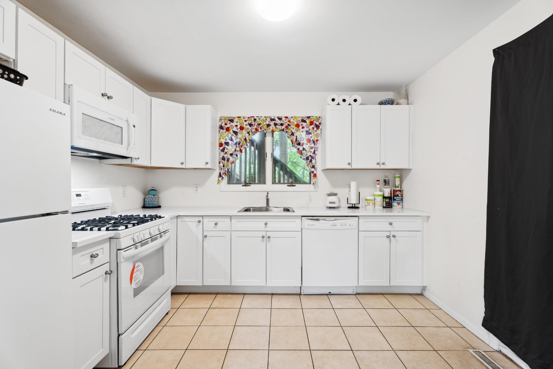 1806 County Road 39, Southampton, NY 11968