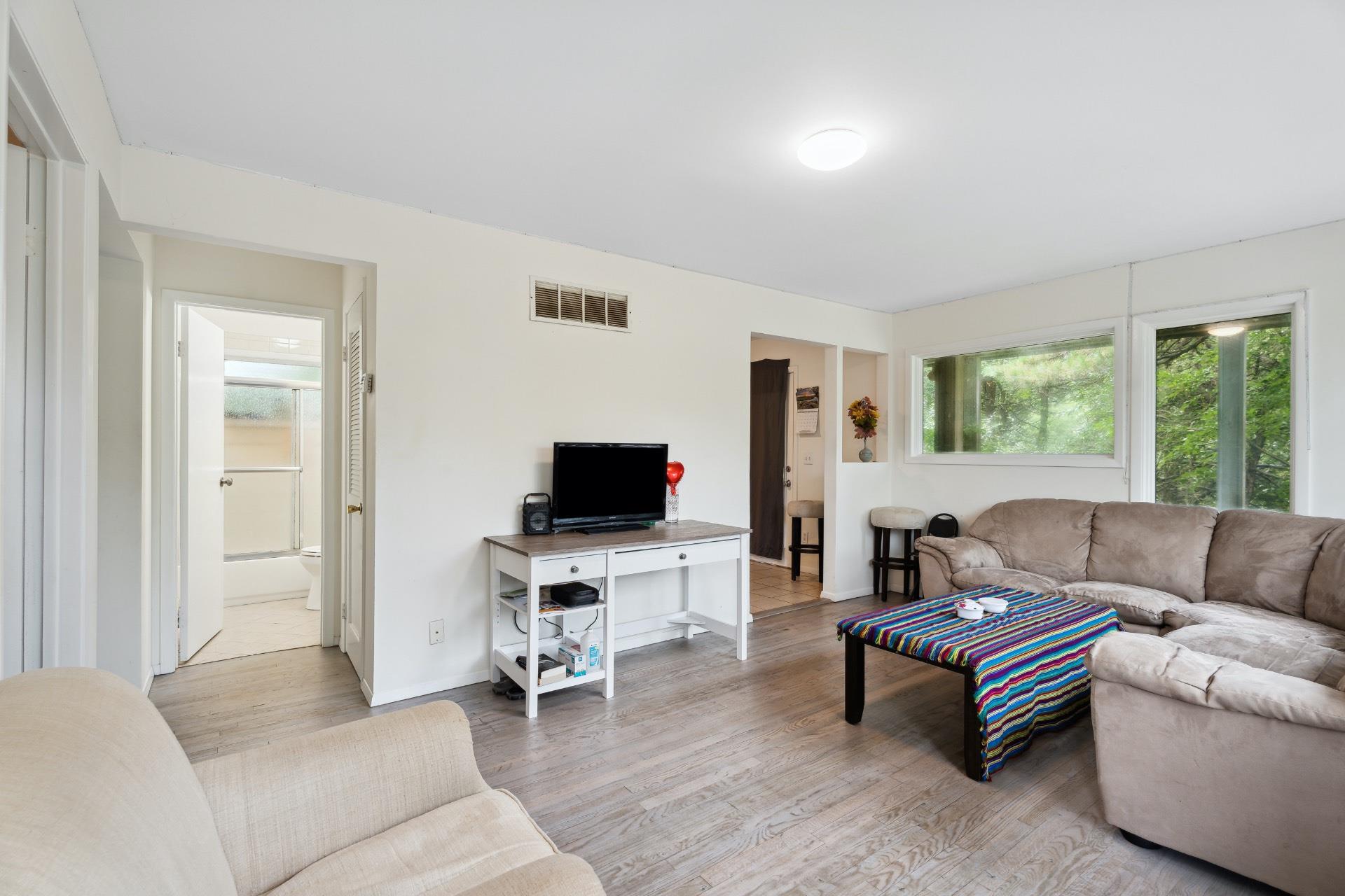 1806 County Road 39, Southampton, NY 11968