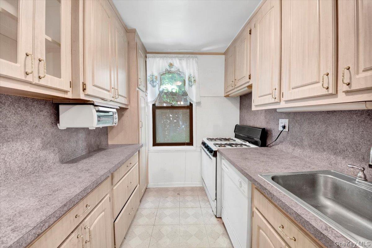 277 Bronx River Road # 4L, Yonkers, NY 10704