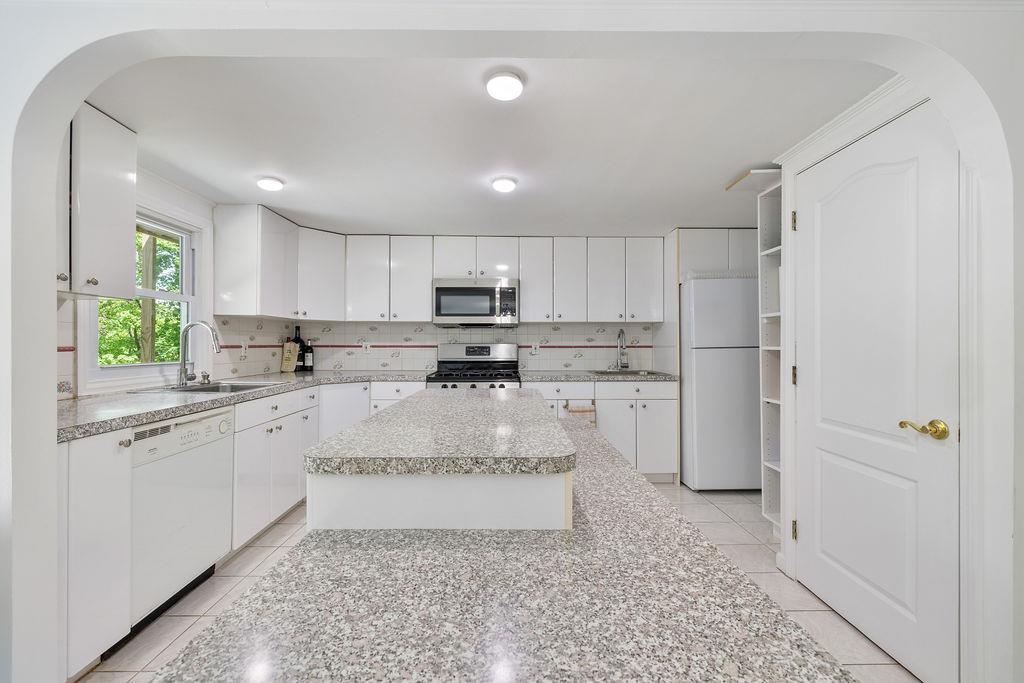 50 New Pomona Road, Suffern, NY 10901