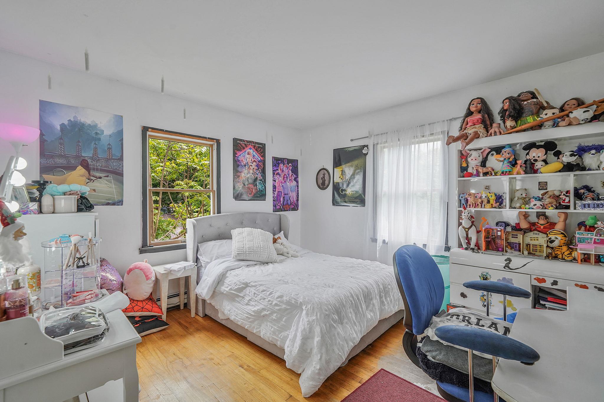2 Queen Drive, Sound Beach, NY 11789