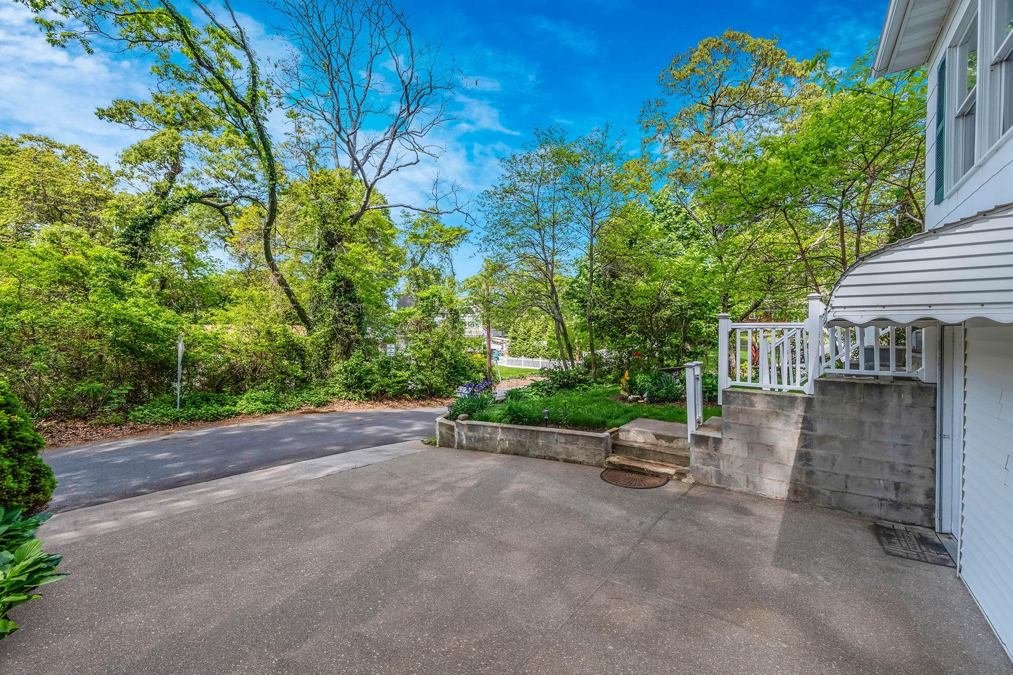 2 Queen Drive, Sound Beach, NY 11789