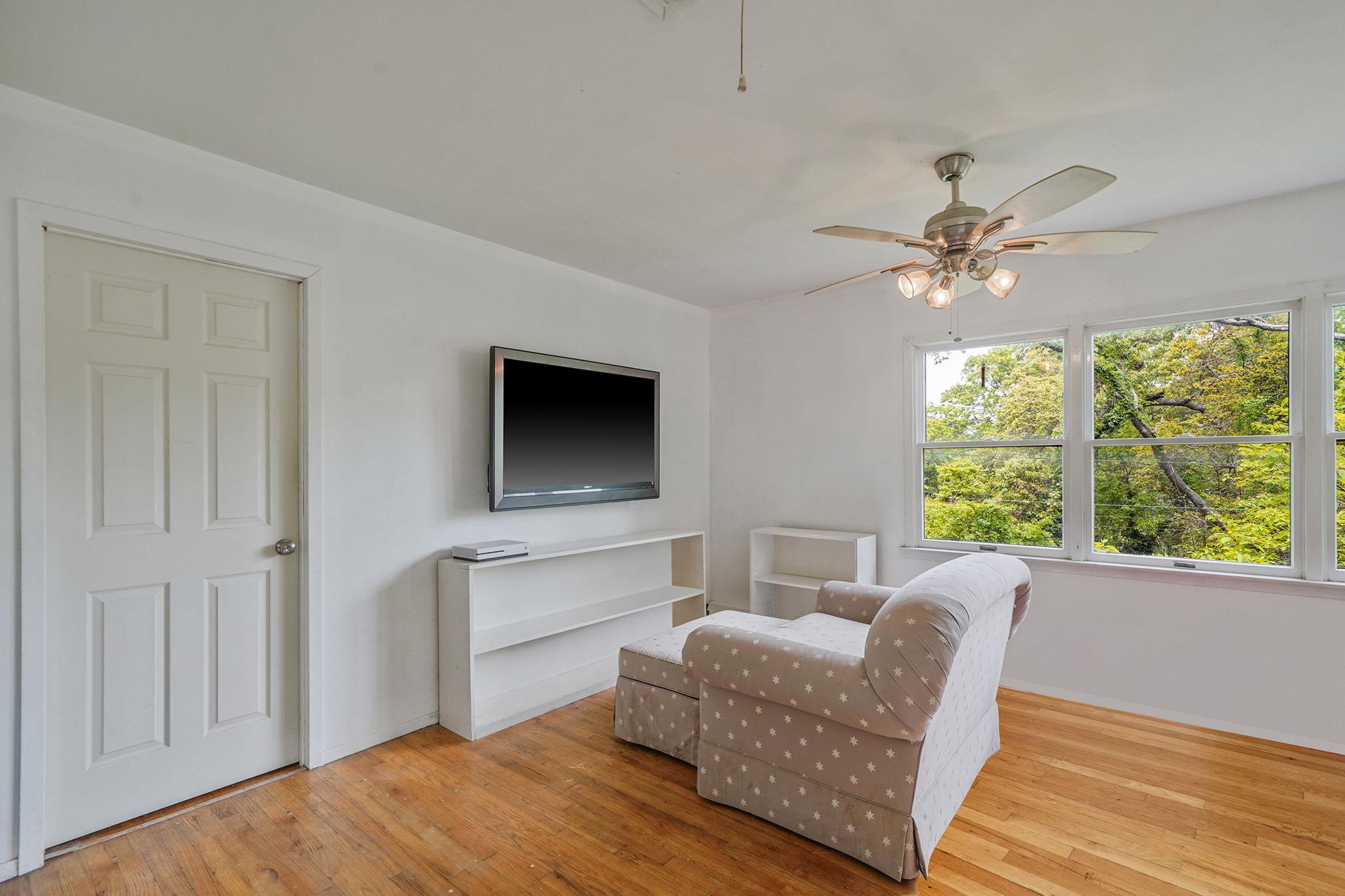 2 Queen Drive, Sound Beach, NY 11789