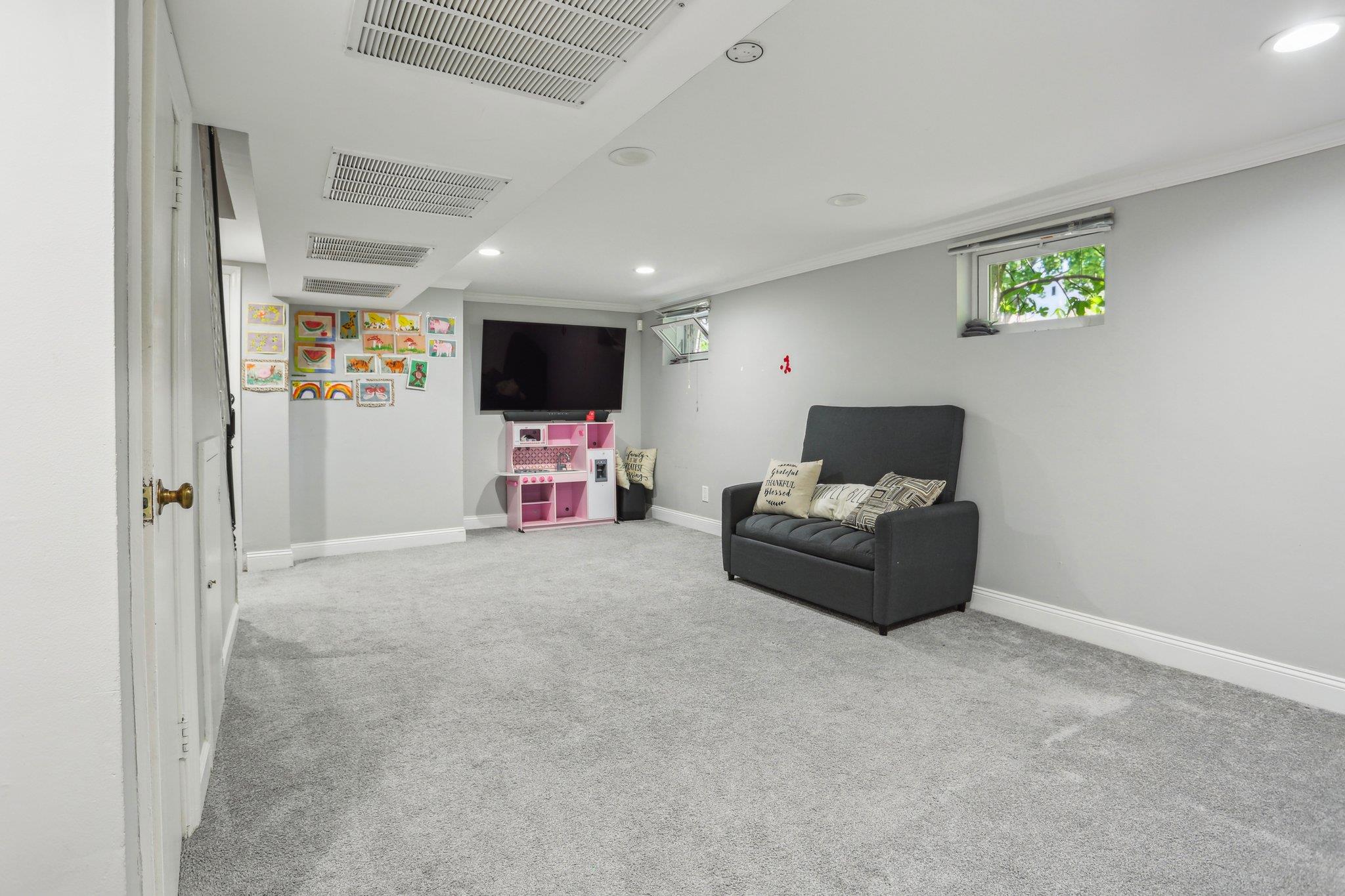 80-36 208th Street, Hollis Hills, NY 11427