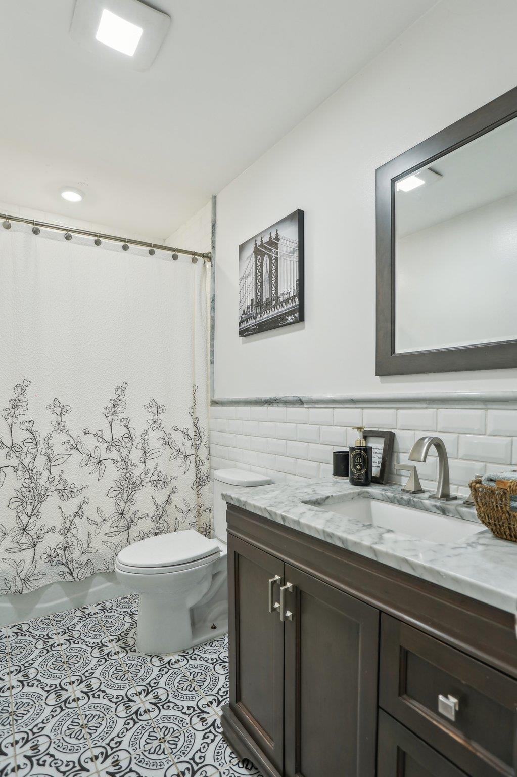 80-36 208th Street, Hollis Hills, NY 11427