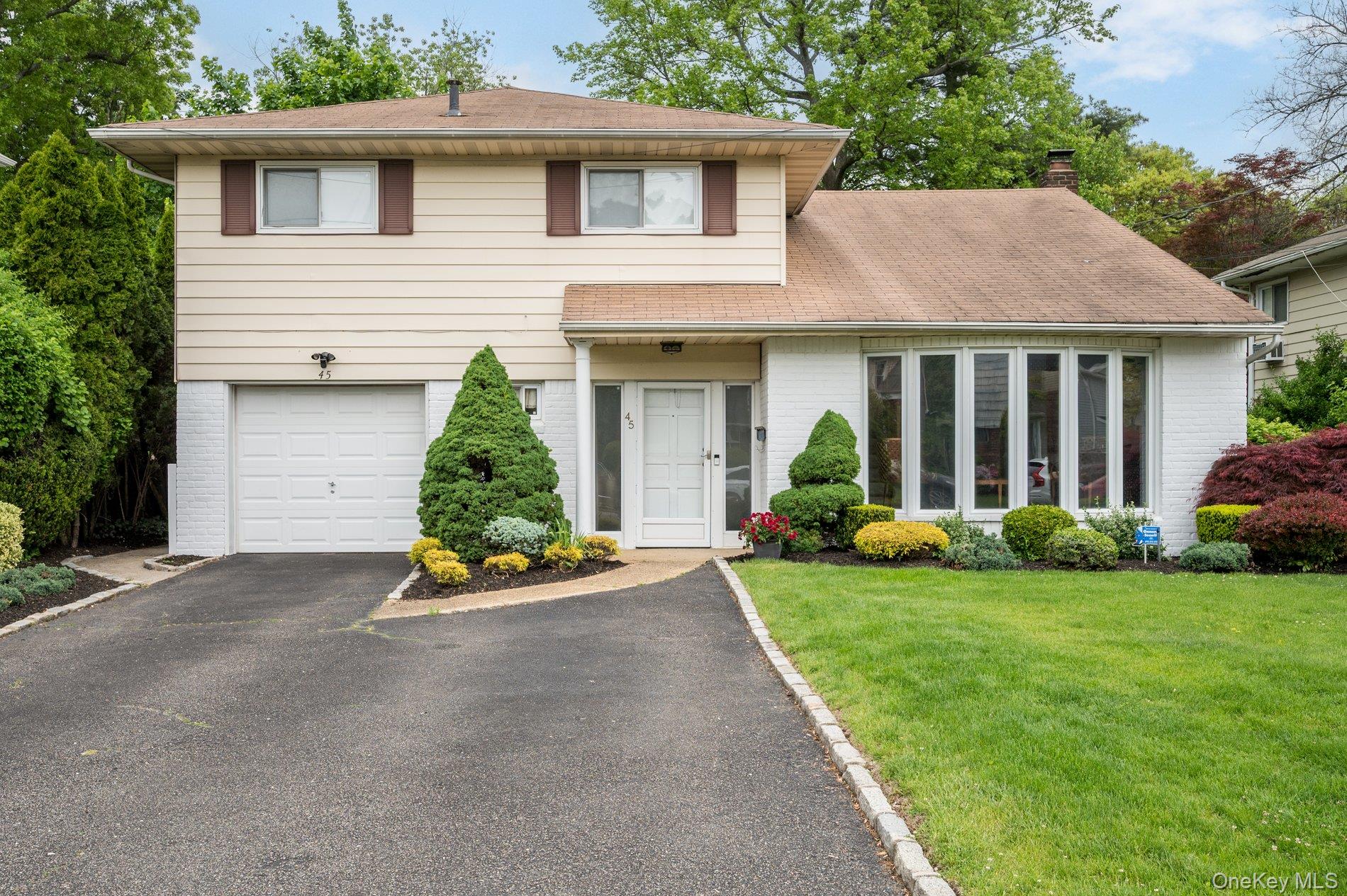 45 Sherrard Street, East Hills, NY 11577