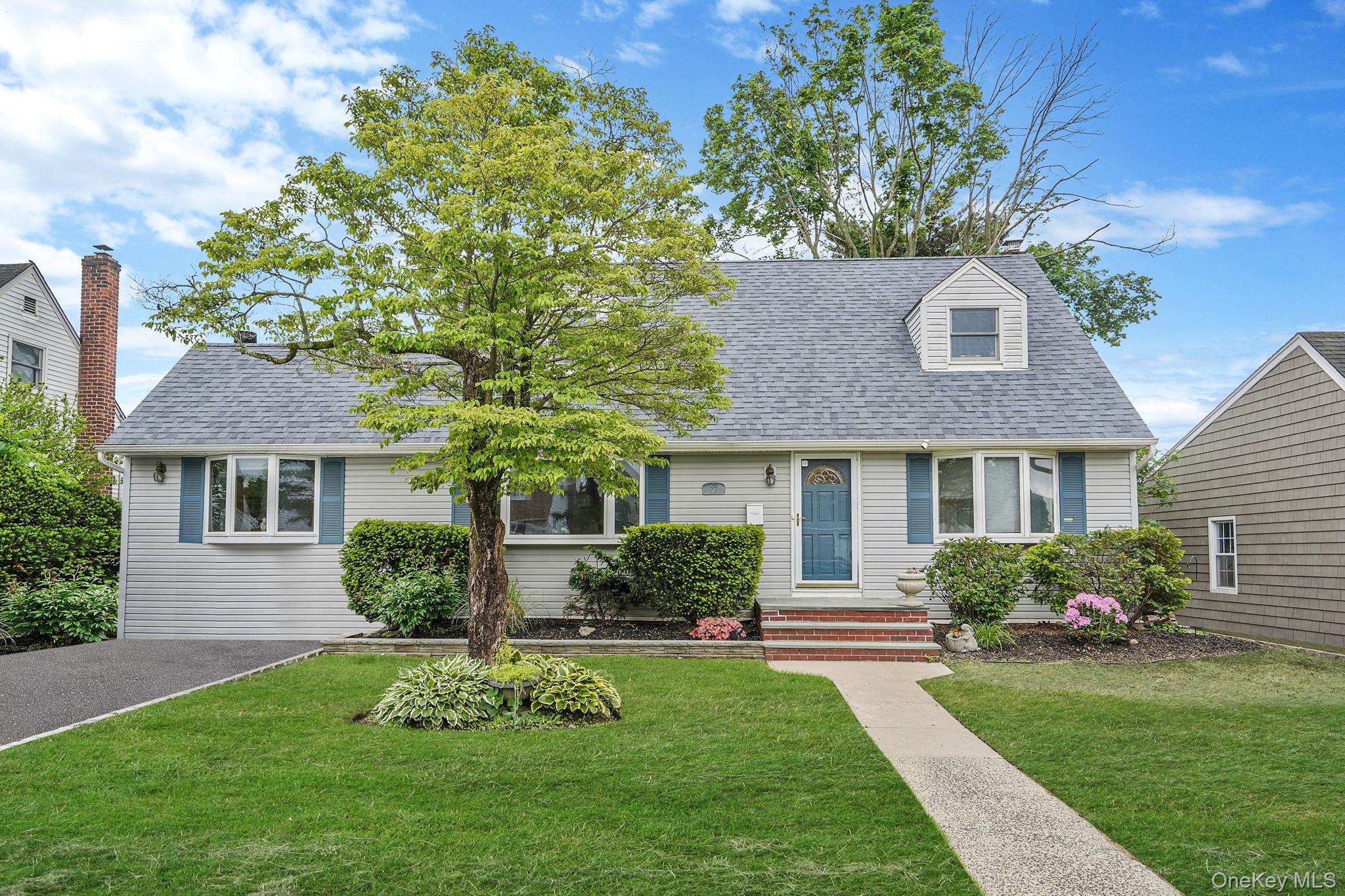 27 Amby Avenue, Plainview, NY 11803