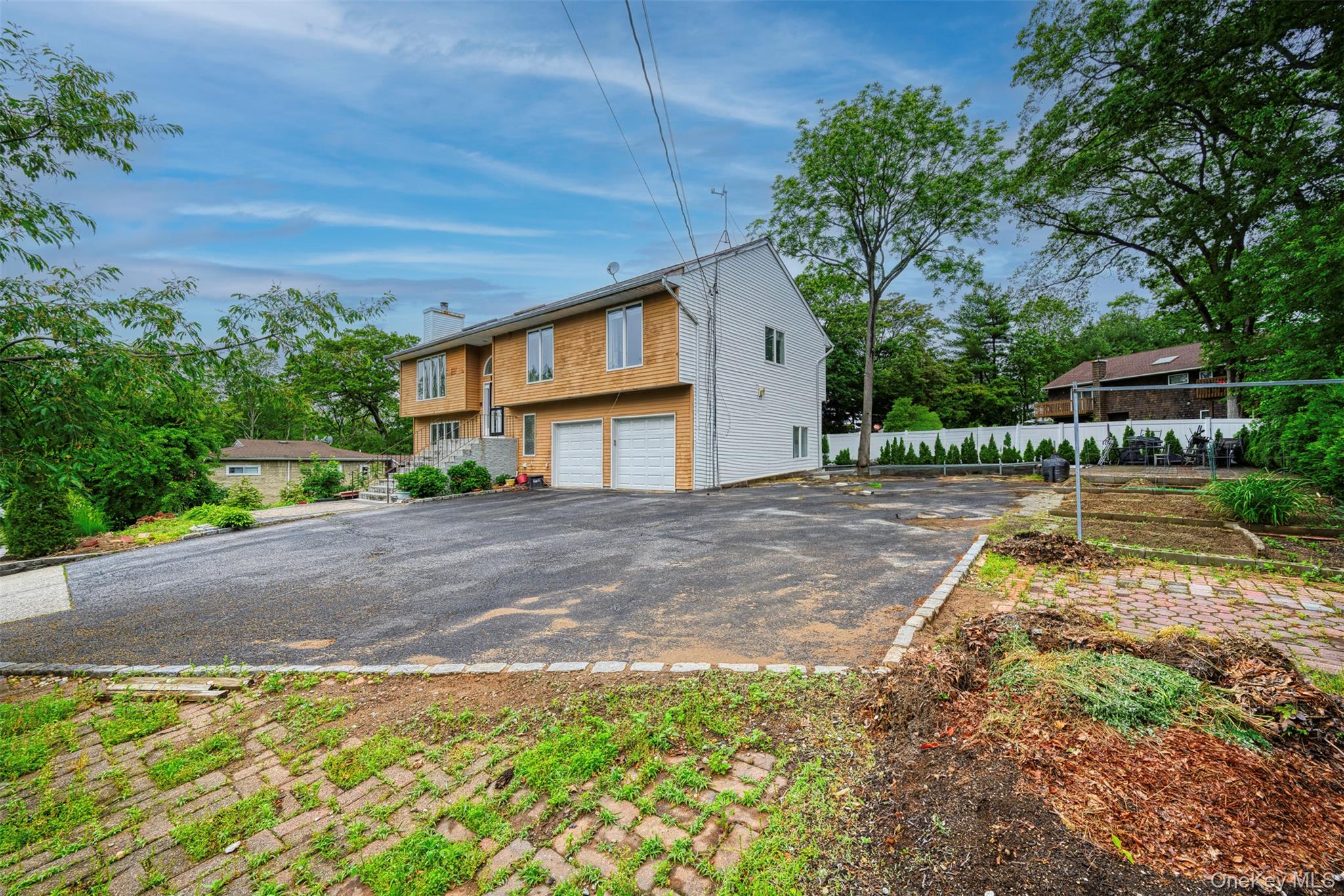 15 Oakhurst Street, Huntington Station, NY 11746
