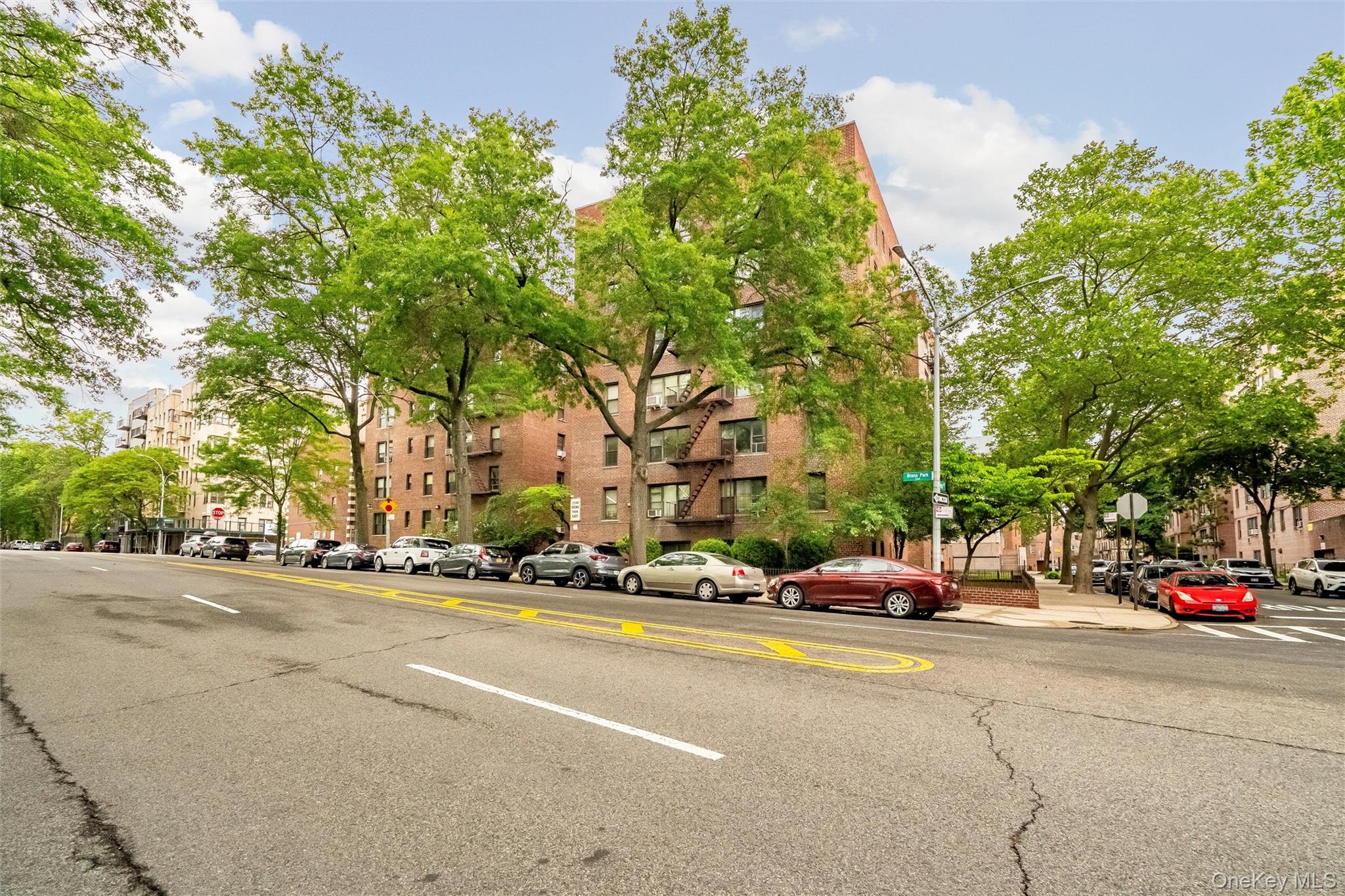 2244 Bronx Park E # 1E, Bronx, NY 10467