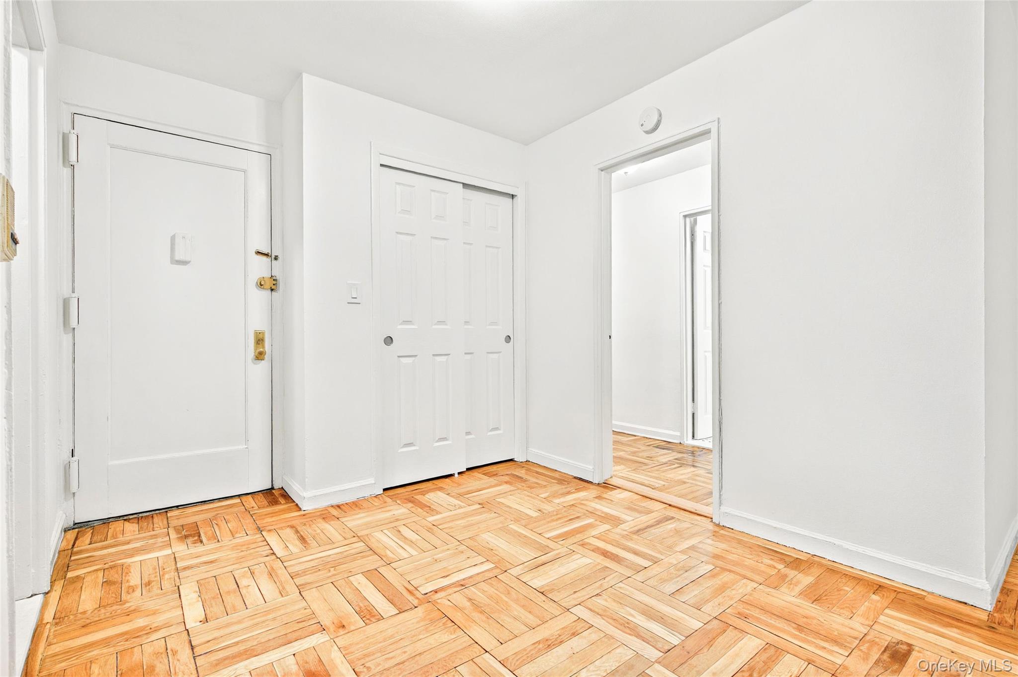 2244 Bronx Park E # 1E, Bronx, NY 10467