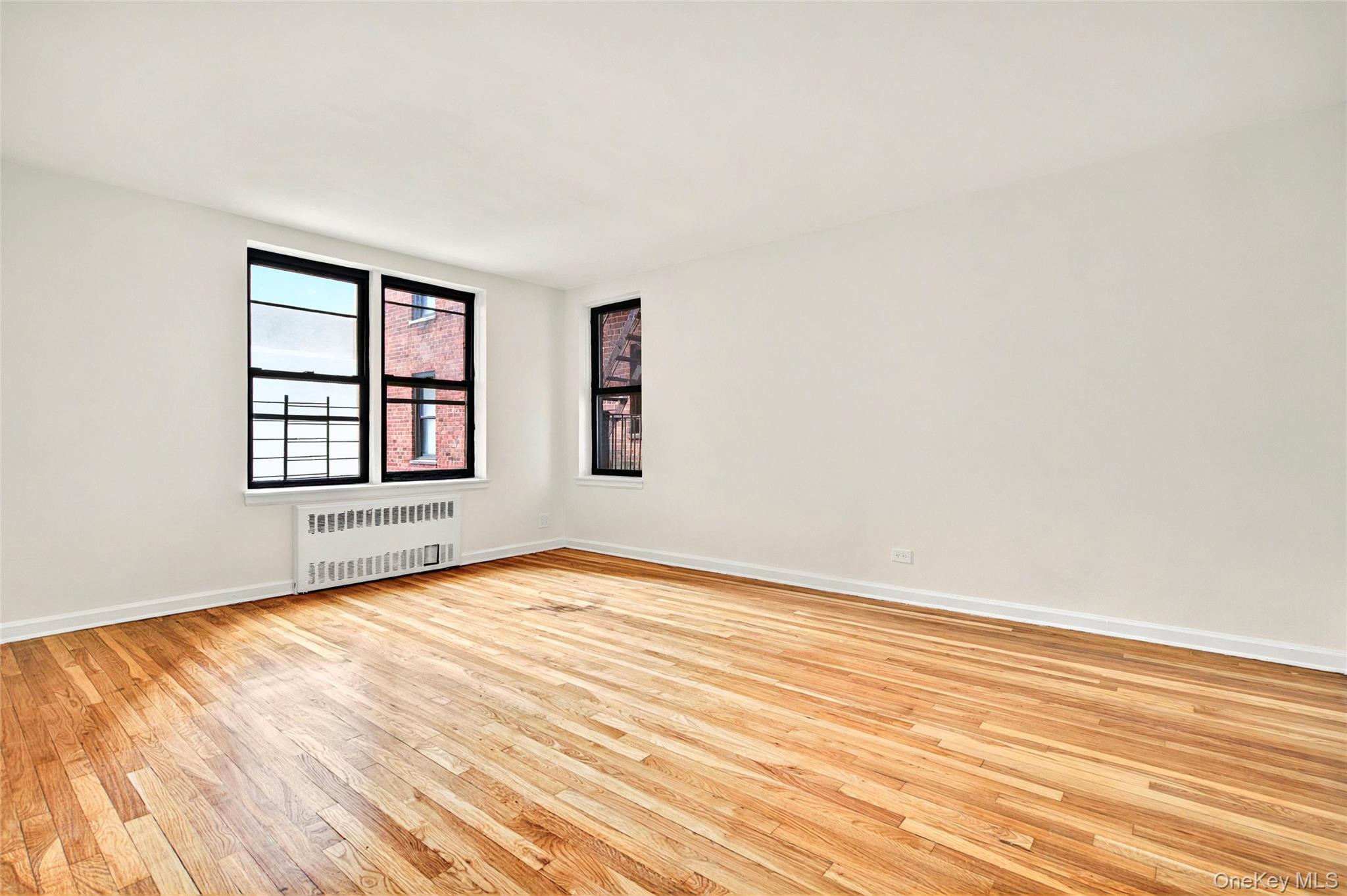 2244 Bronx Park E # 1E, Bronx, NY 10467