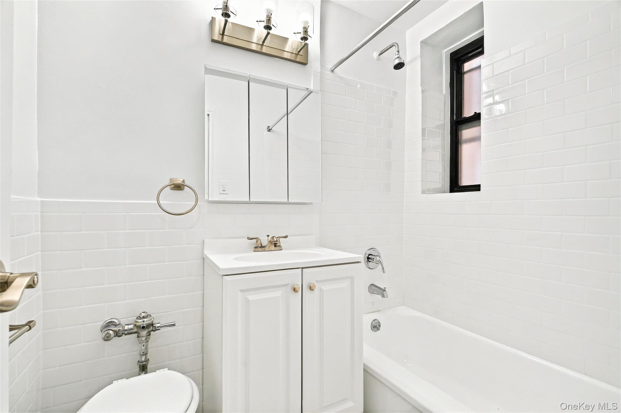 2244 Bronx Park E # 1E, Bronx, NY 10467