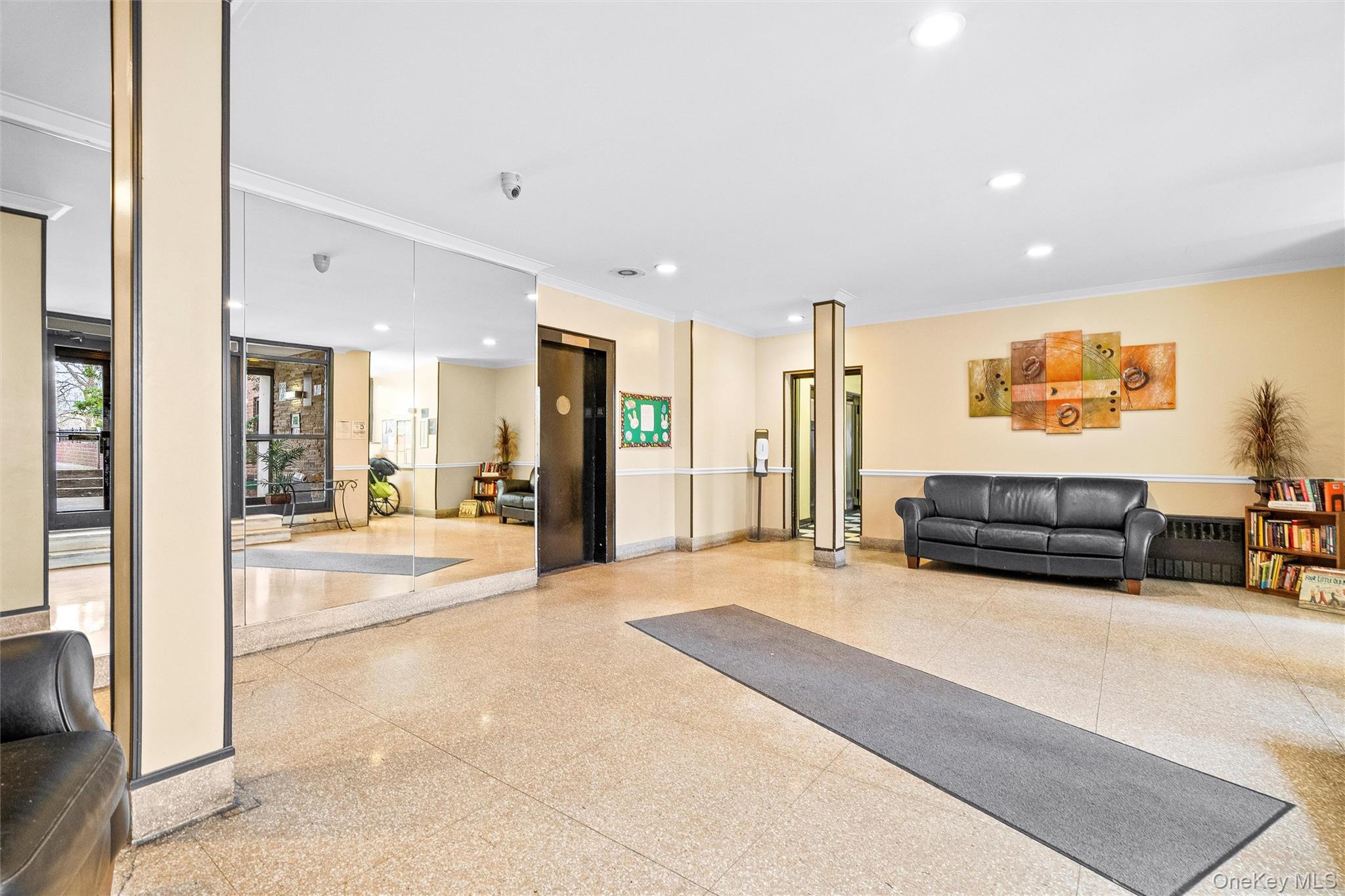 2244 Bronx Park E # 1E, Bronx, NY 10467