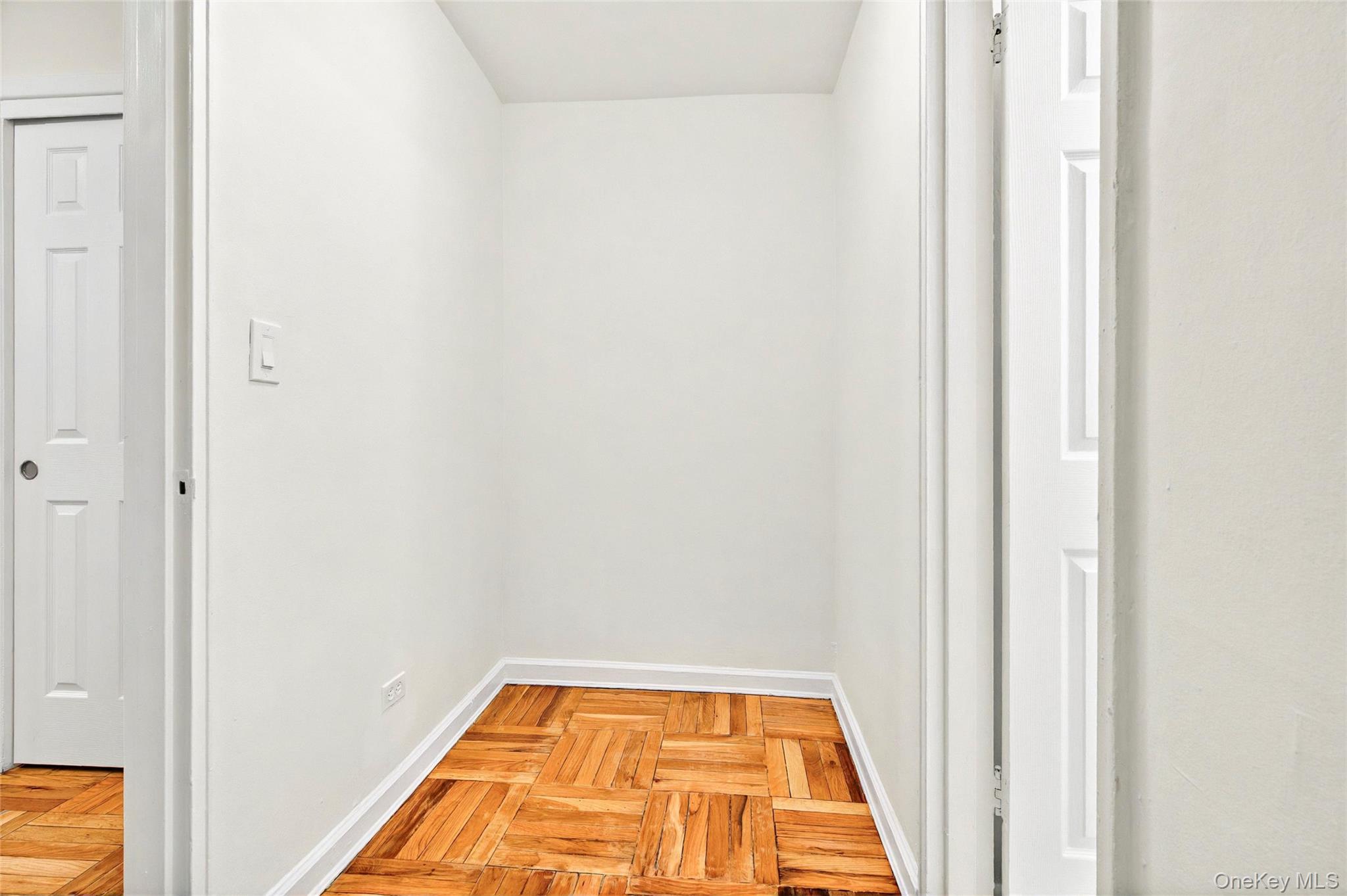 2244 Bronx Park E # 1E, Bronx, NY 10467