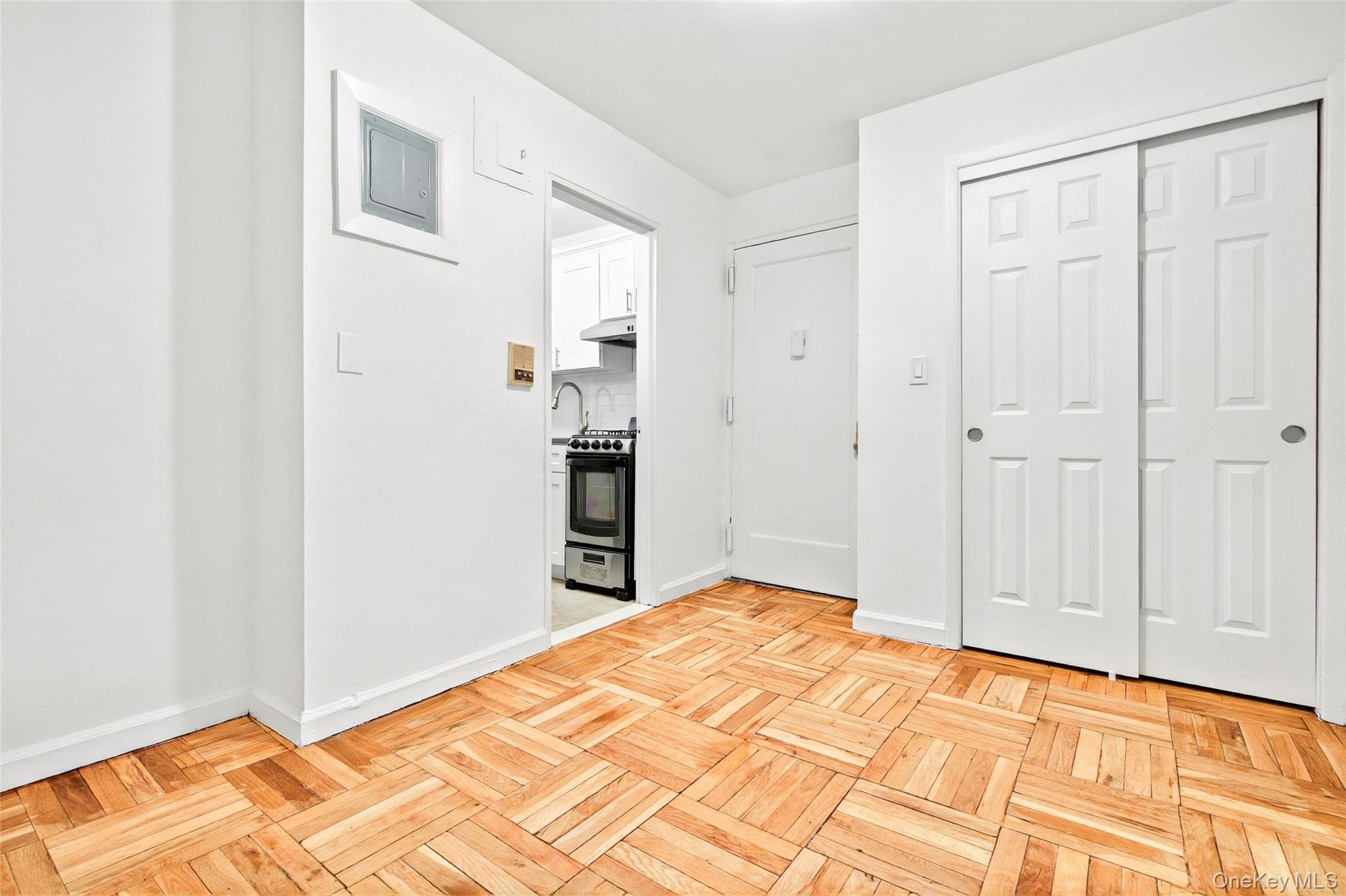 2244 Bronx Park E # 1E, Bronx, NY 10467