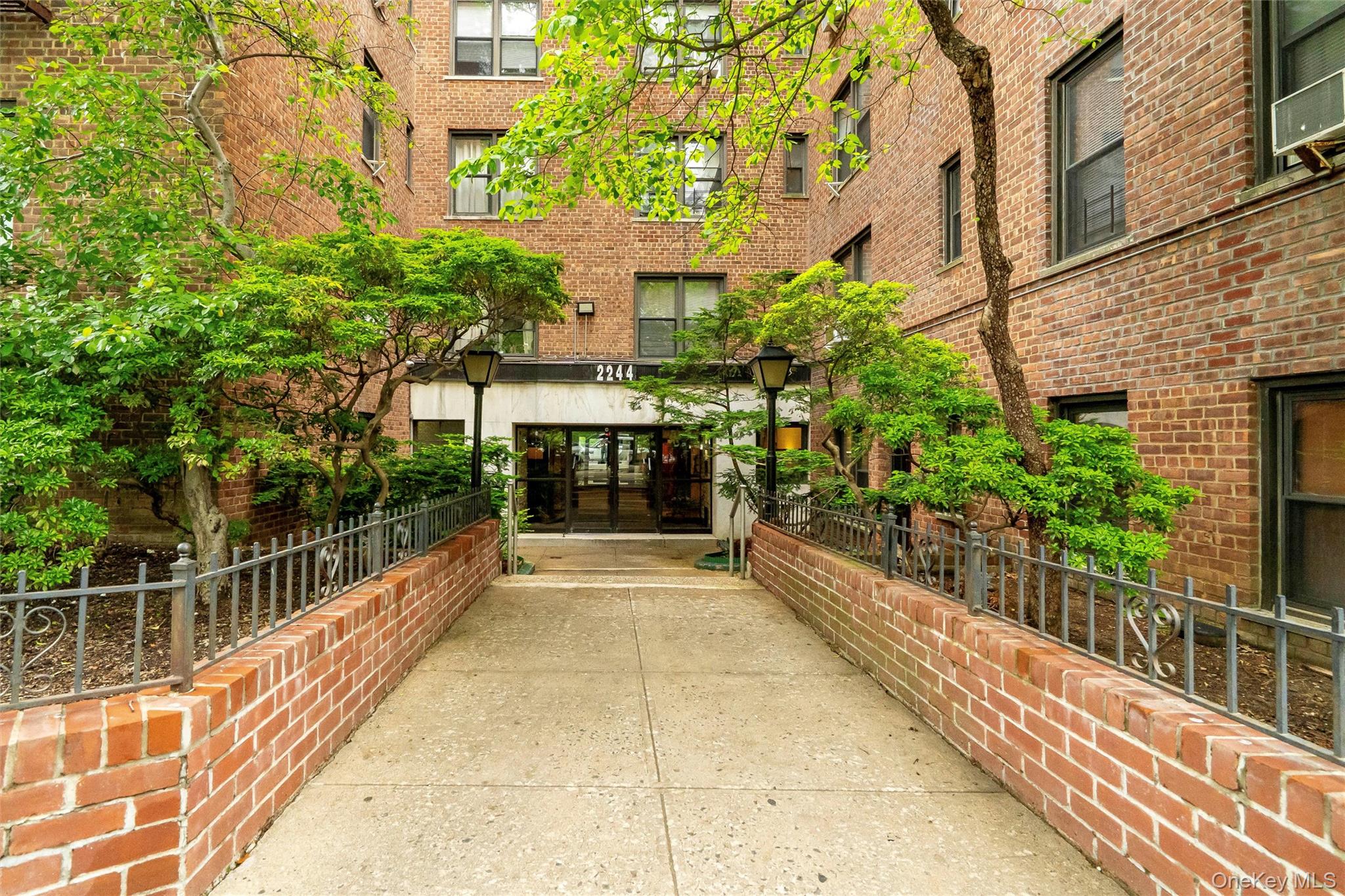 2244 Bronx Park E # 1E, Bronx, NY 10467