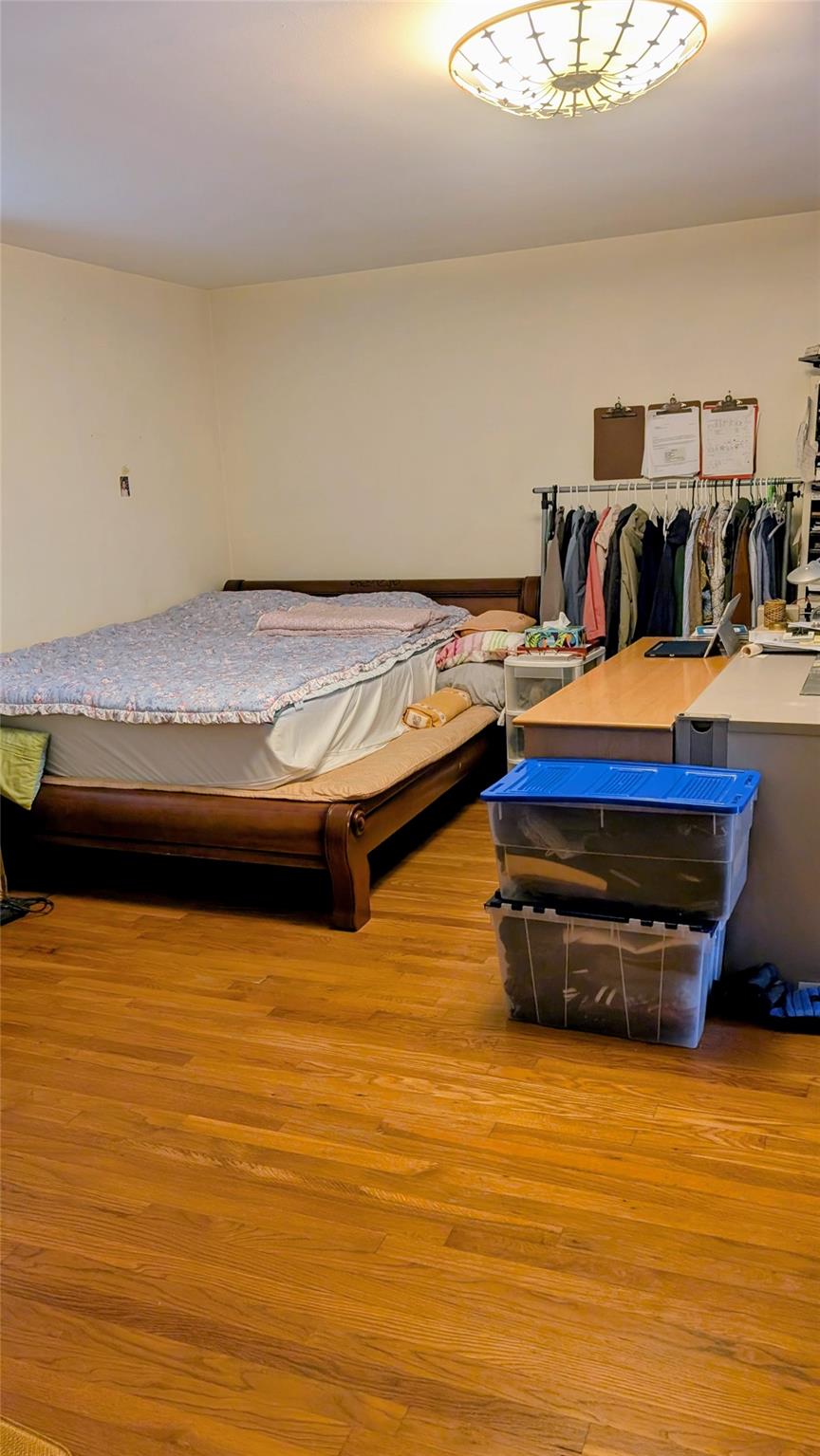 13 Surrey Lane, New Hyde Park, NY 11040