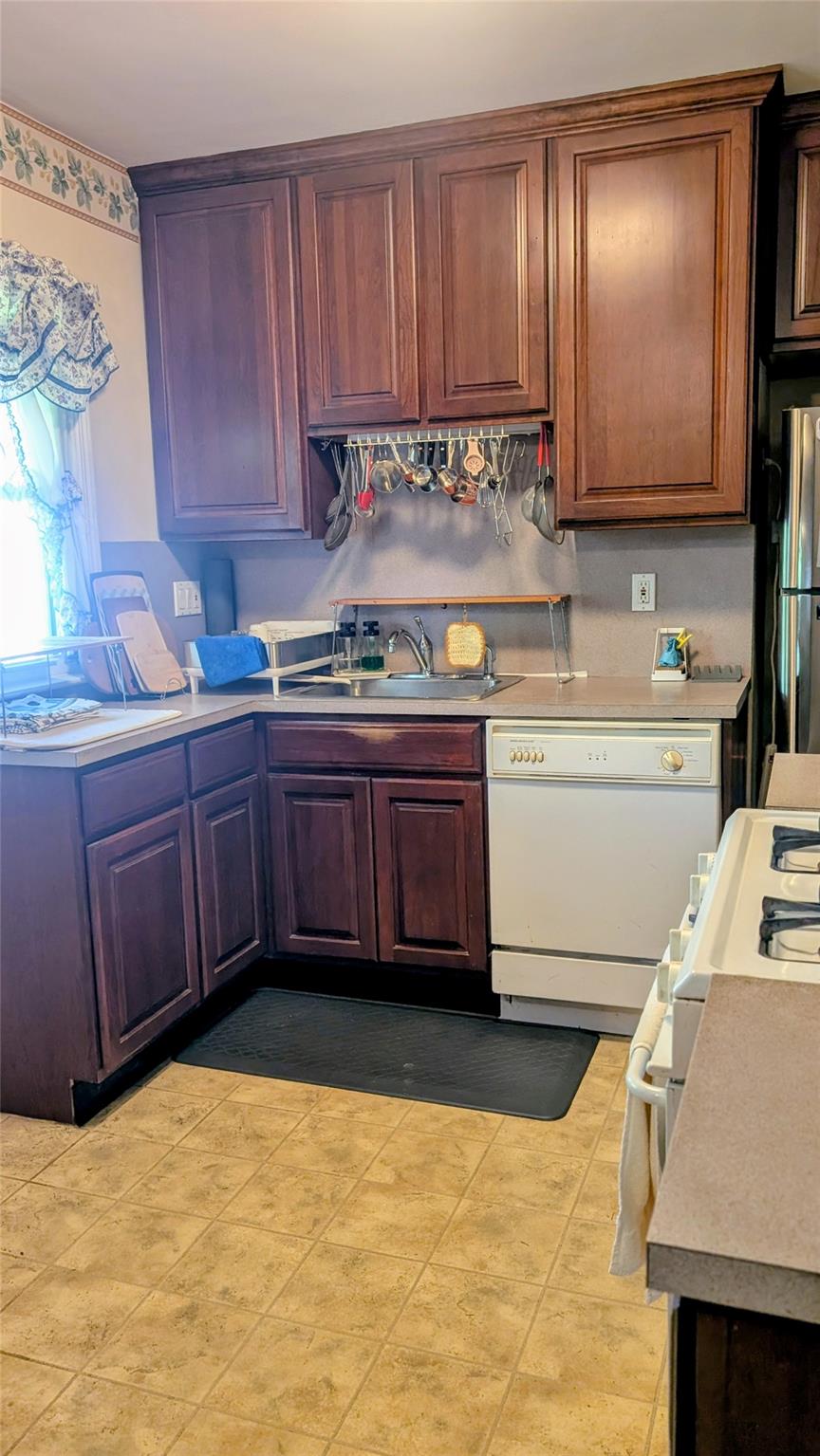 13 Surrey Lane, New Hyde Park, NY 11040