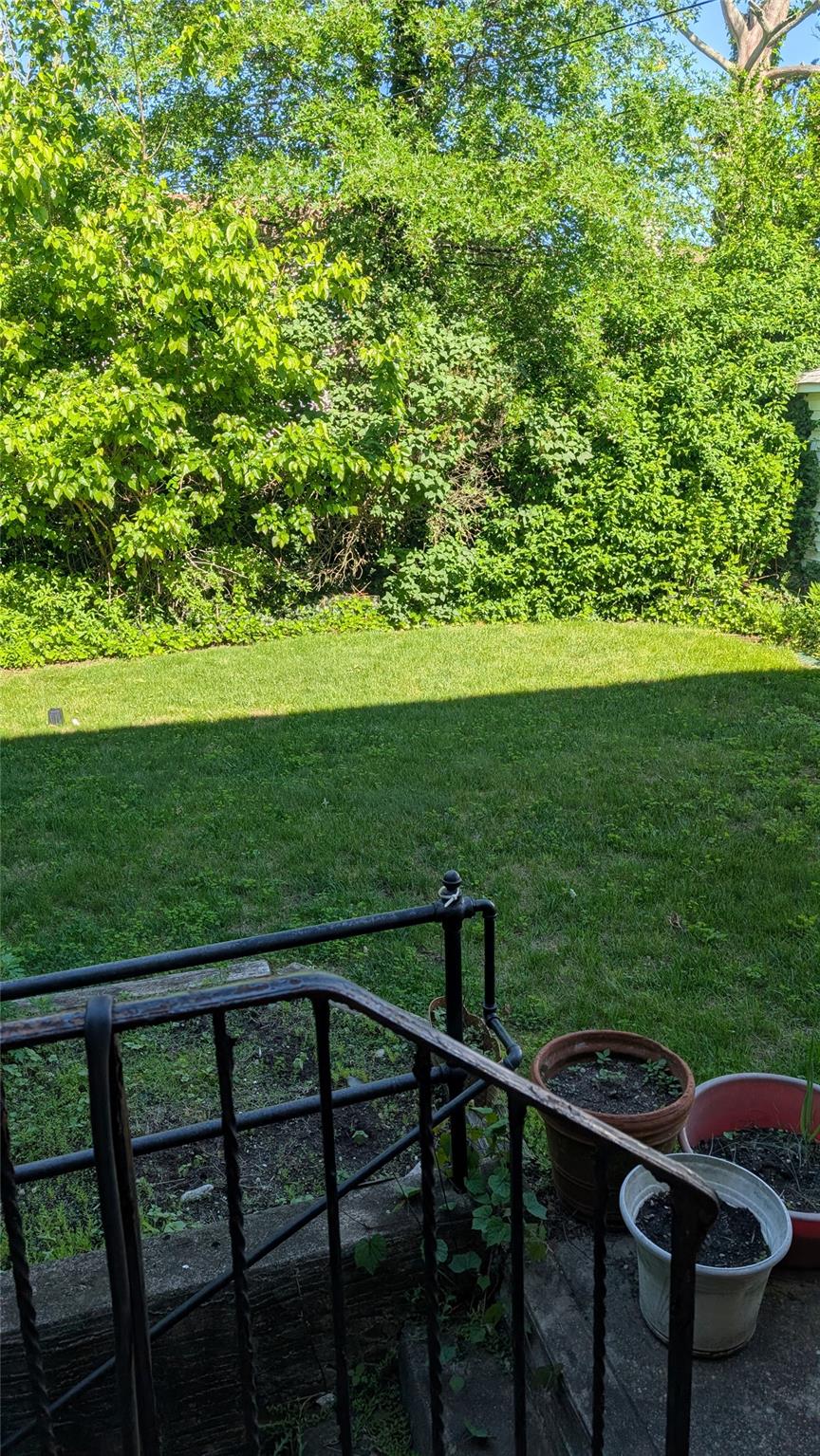 13 Surrey Lane, New Hyde Park, NY 11040