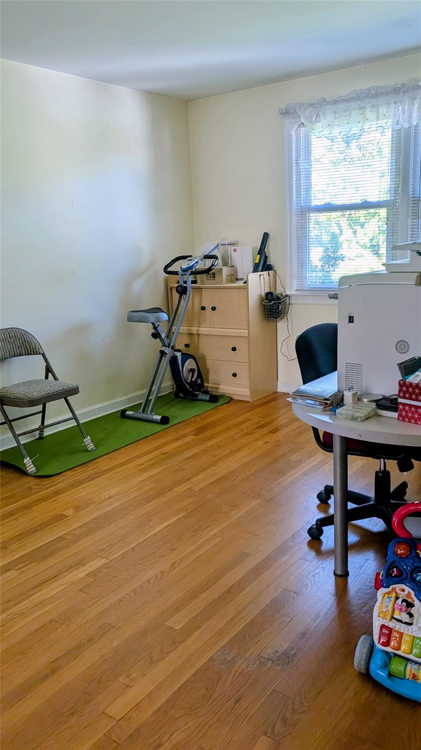 13 Surrey Lane, New Hyde Park, NY 11040