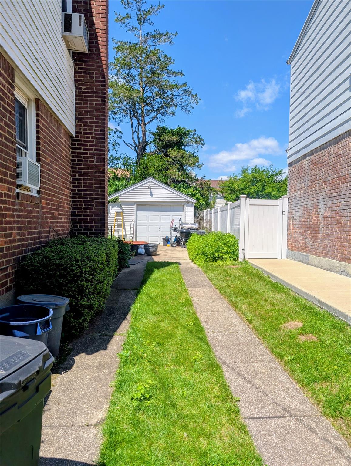 13 Surrey Lane, New Hyde Park, NY 11040