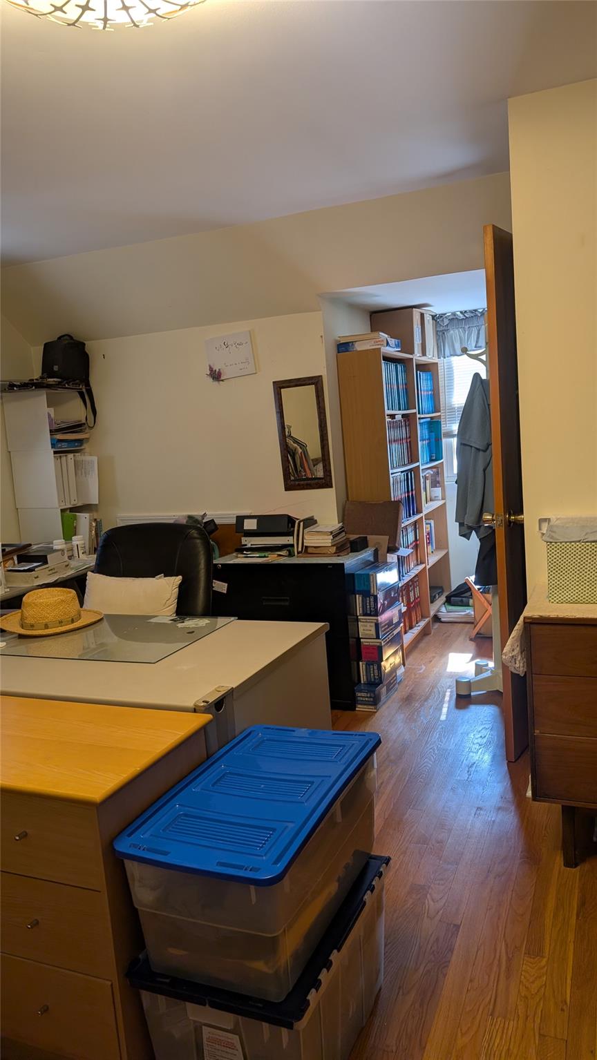 13 Surrey Lane, New Hyde Park, NY 11040