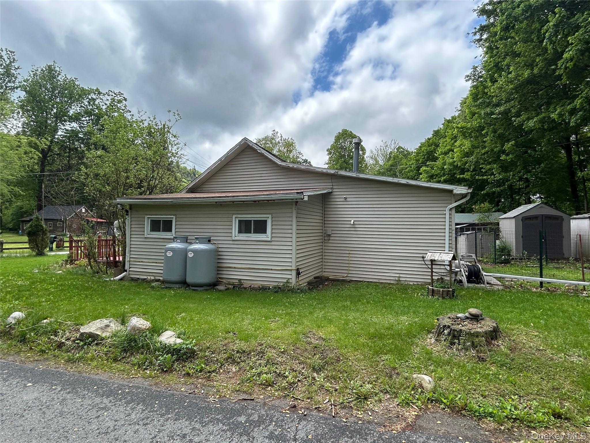 27 First Street, Godeffroy, NY 12729