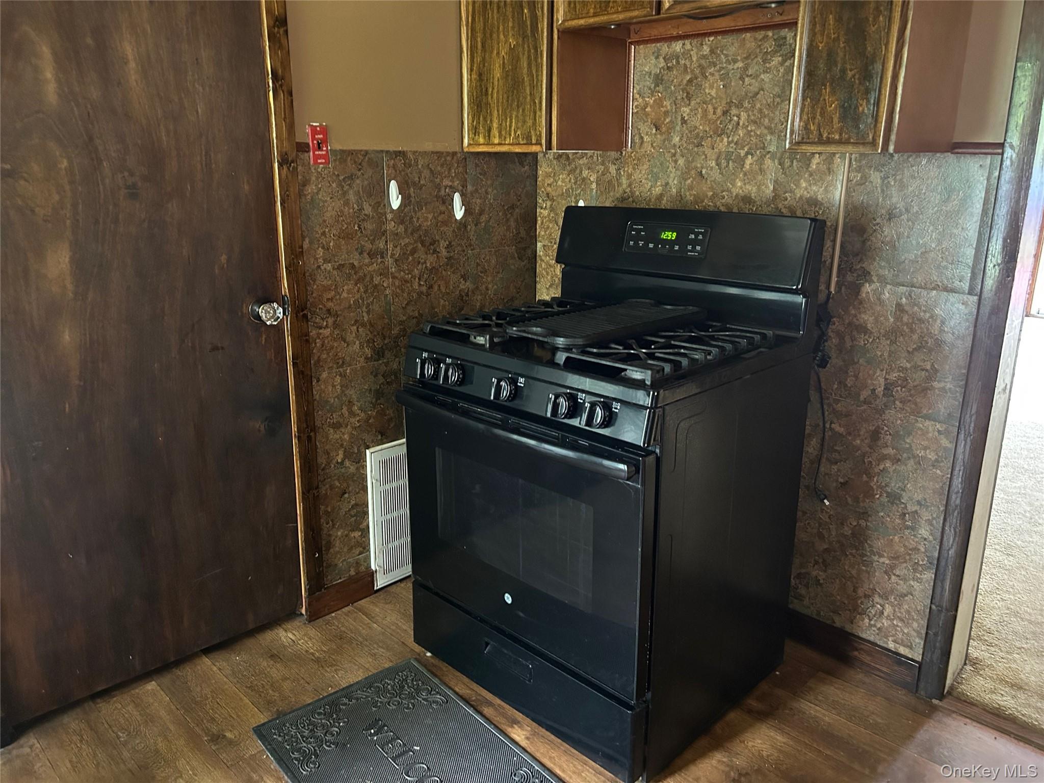 27 First Street, Godeffroy, NY 12729