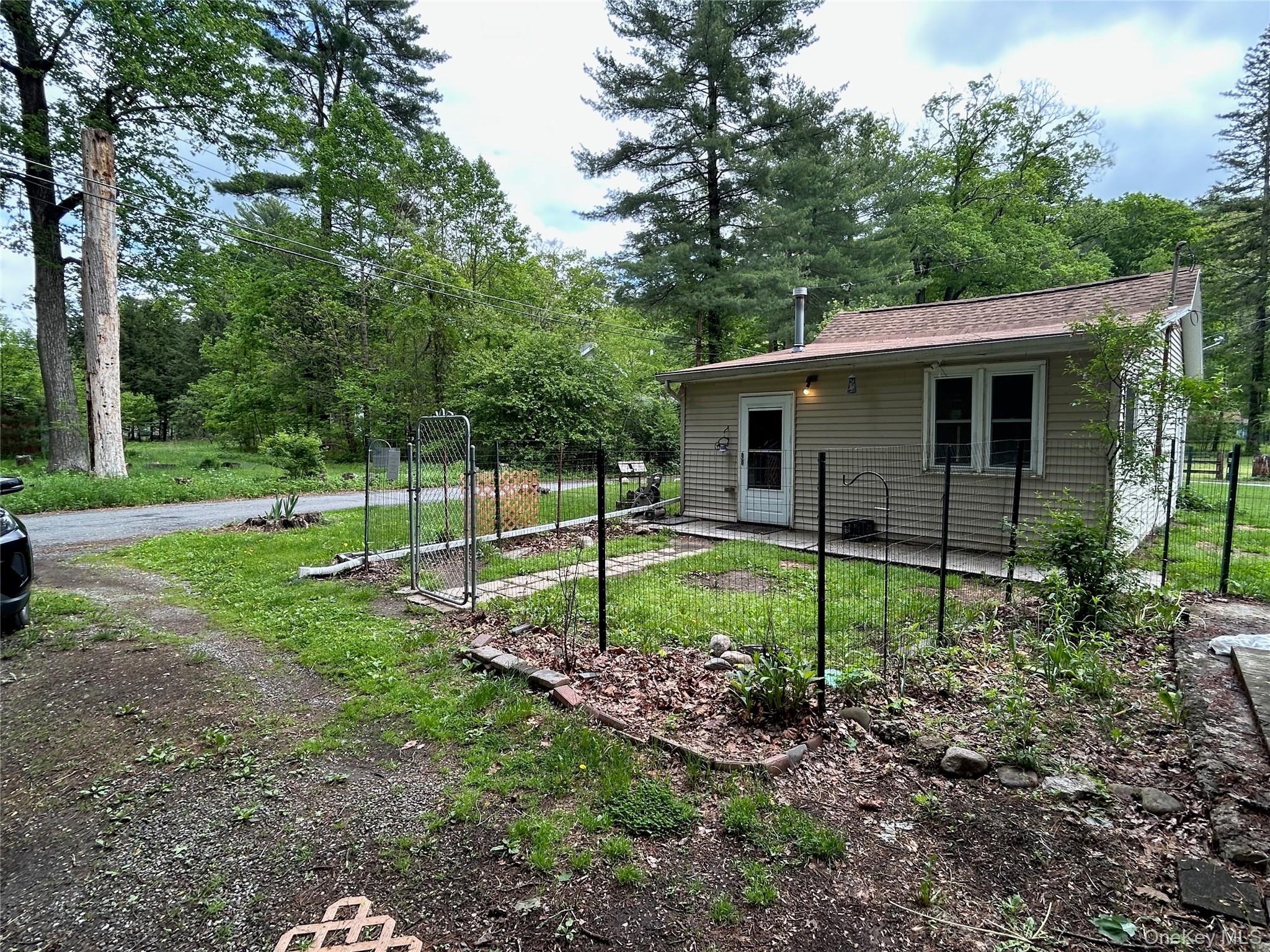 27 First Street, Godeffroy, NY 12729