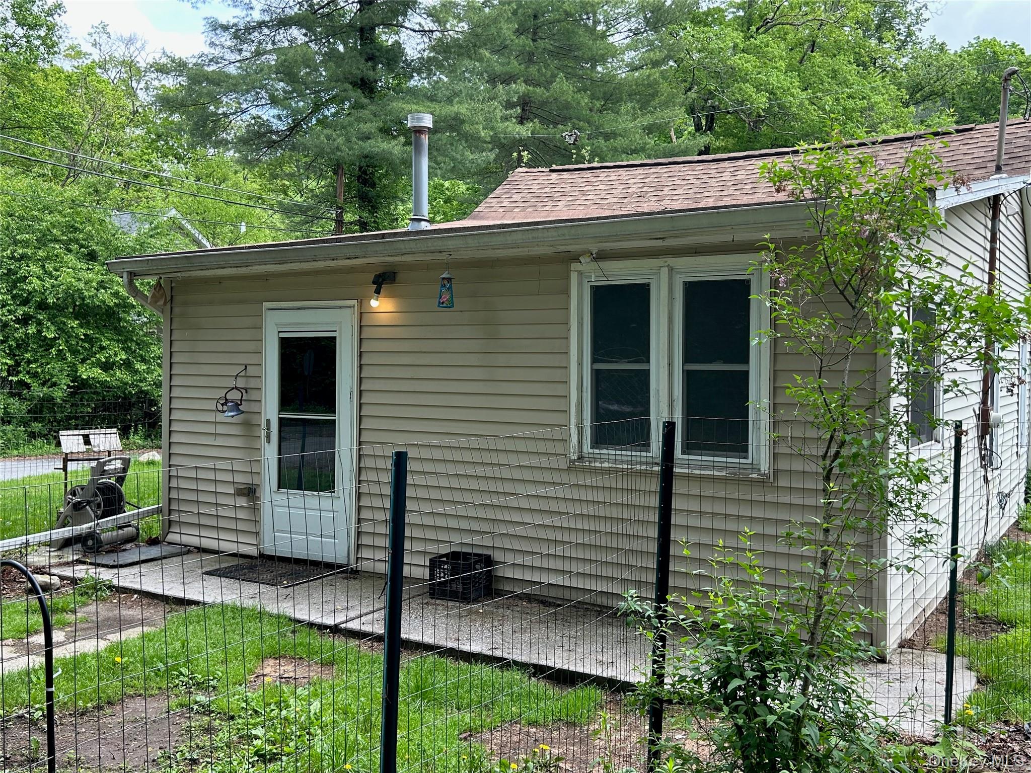 27 First Street, Godeffroy, NY 12729