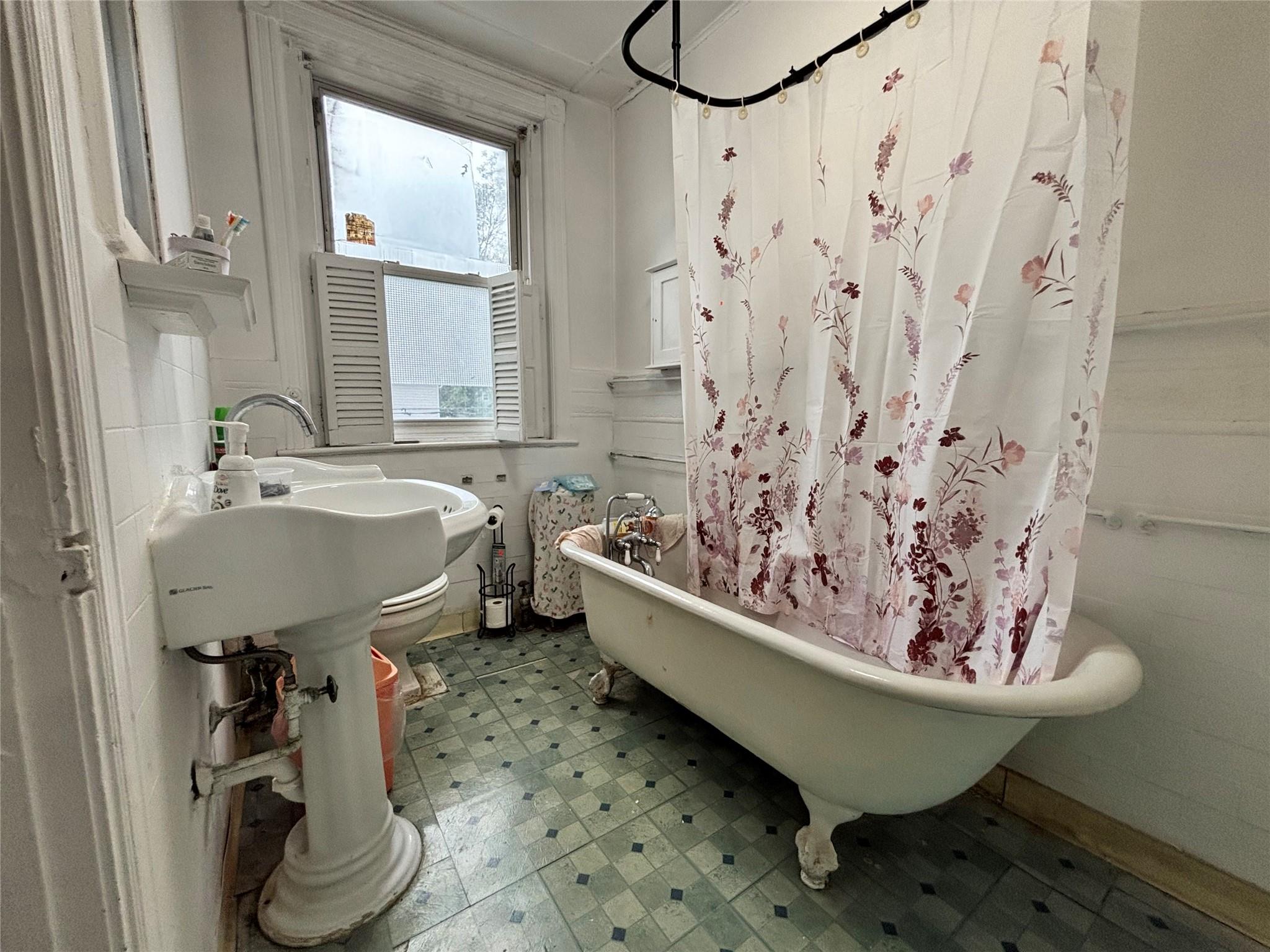 556 Van Cortlandt Park Avenue, Yonkers, NY 10705