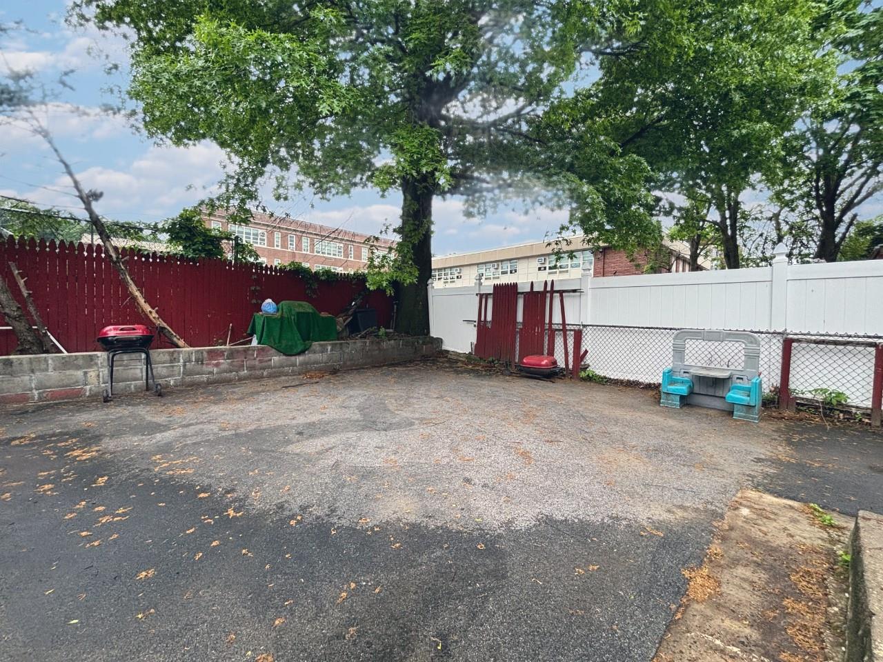 556 Van Cortlandt Park Avenue, Yonkers, NY 10705