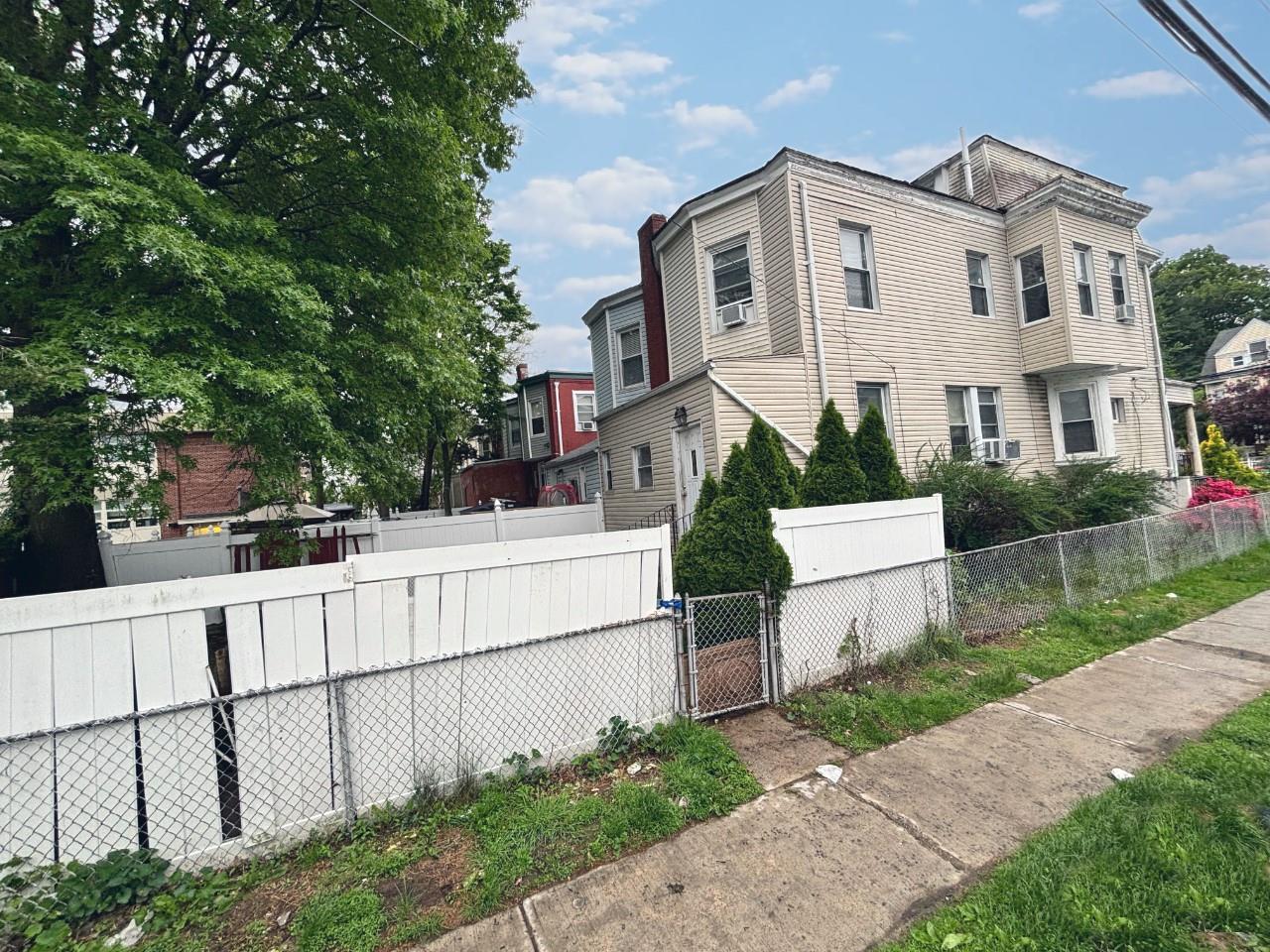 556 Van Cortlandt Park Avenue, Yonkers, NY 10705