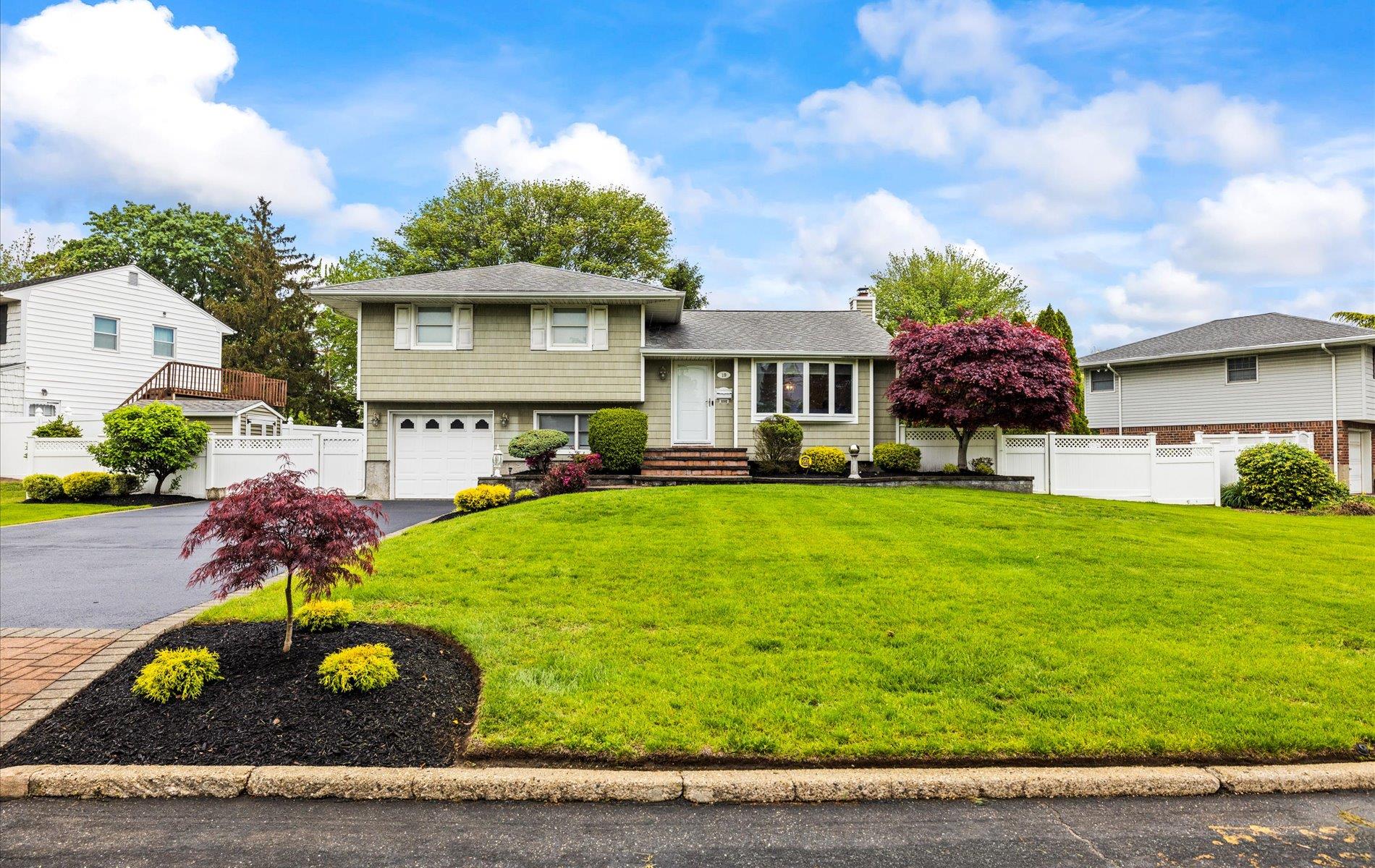 19 Walter Court, Commack, NY 11725