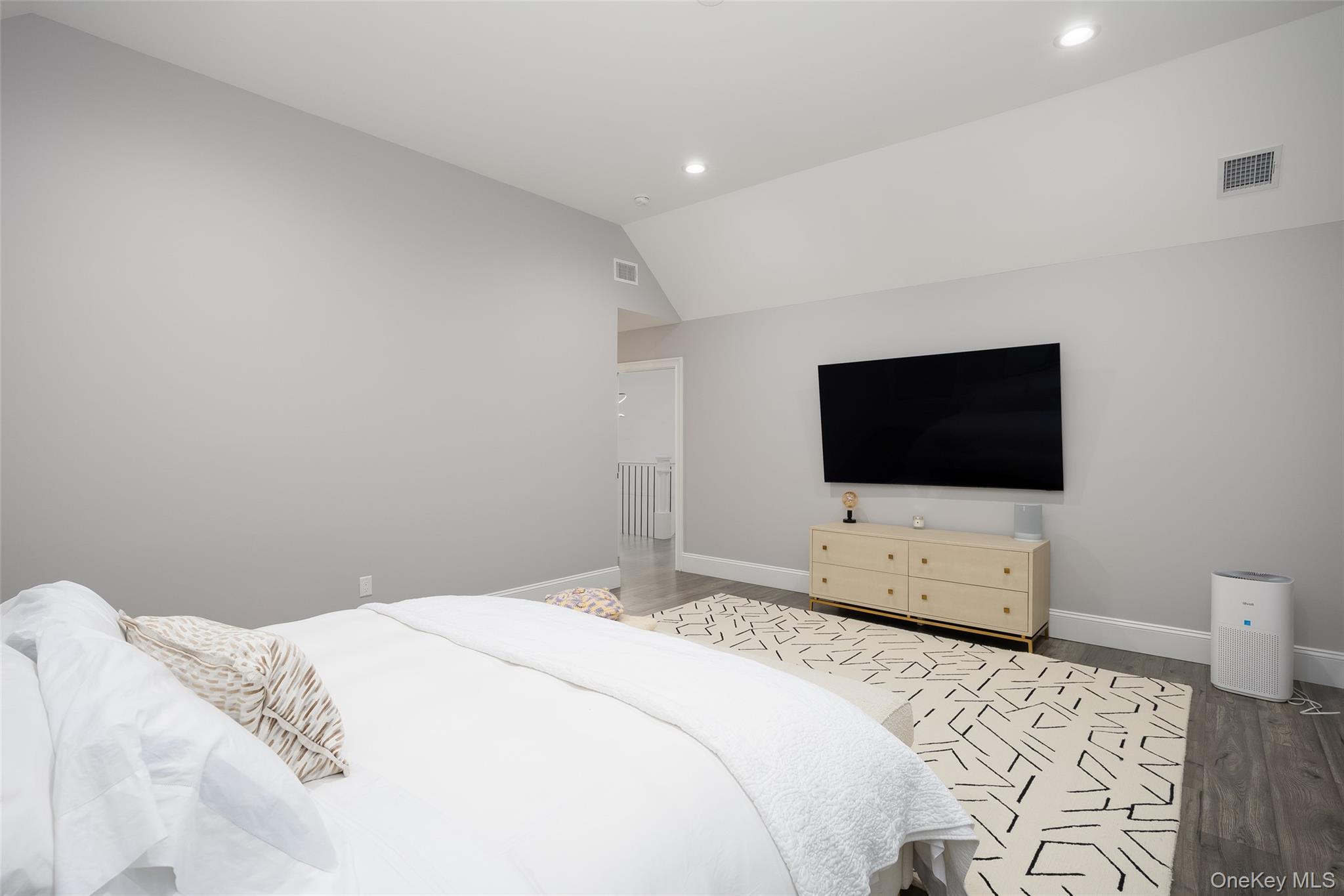 18 Heron Court, Levittown, NY 11756