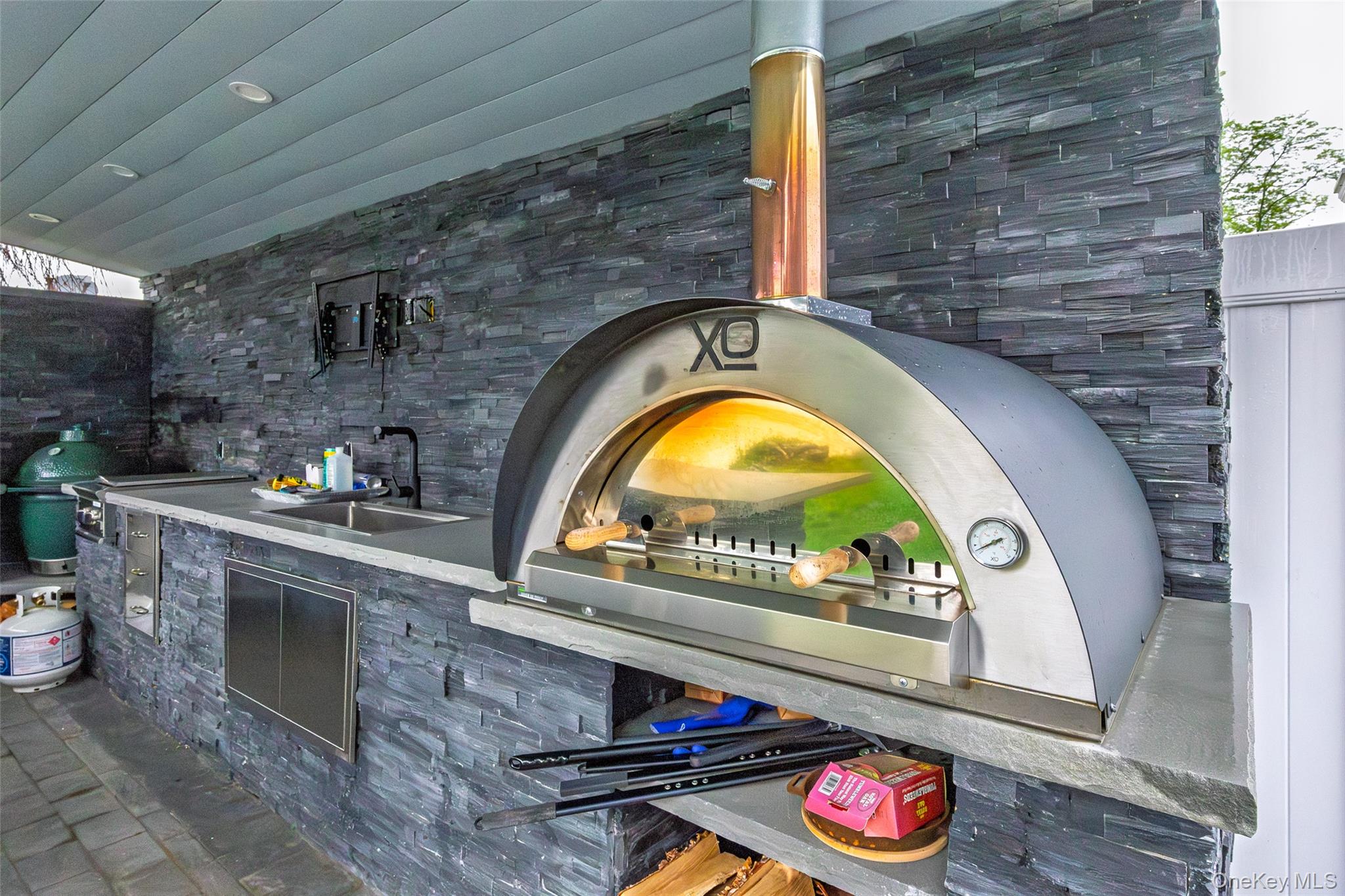 18 Heron Court, Levittown, NY 11756