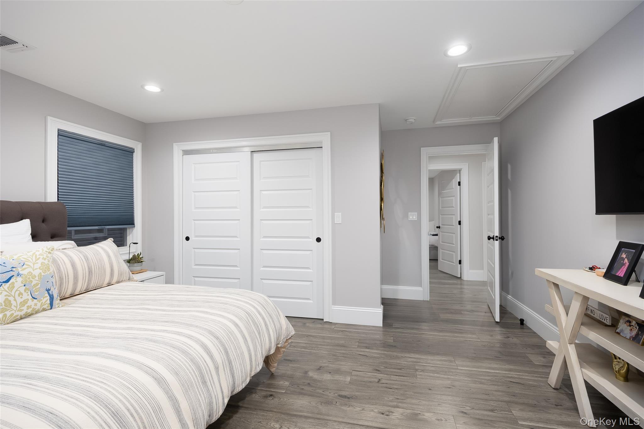 18 Heron Court, Levittown, NY 11756